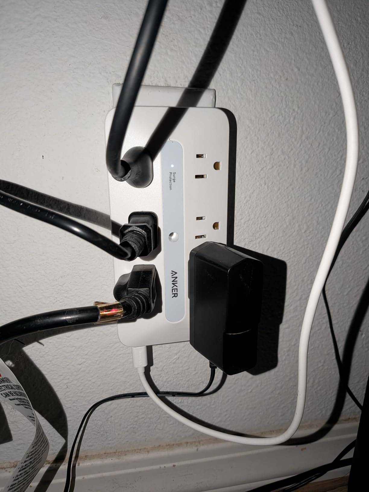 Anker Outlet Extender, Power Strip with 300J Surge Protector, 10-in-1 with 6 AC, 2 USB A, 2 USB C Ports, Wide-Spaces Outlets and 20W Fast Charging, Dorm Room Essentials customer photo 1