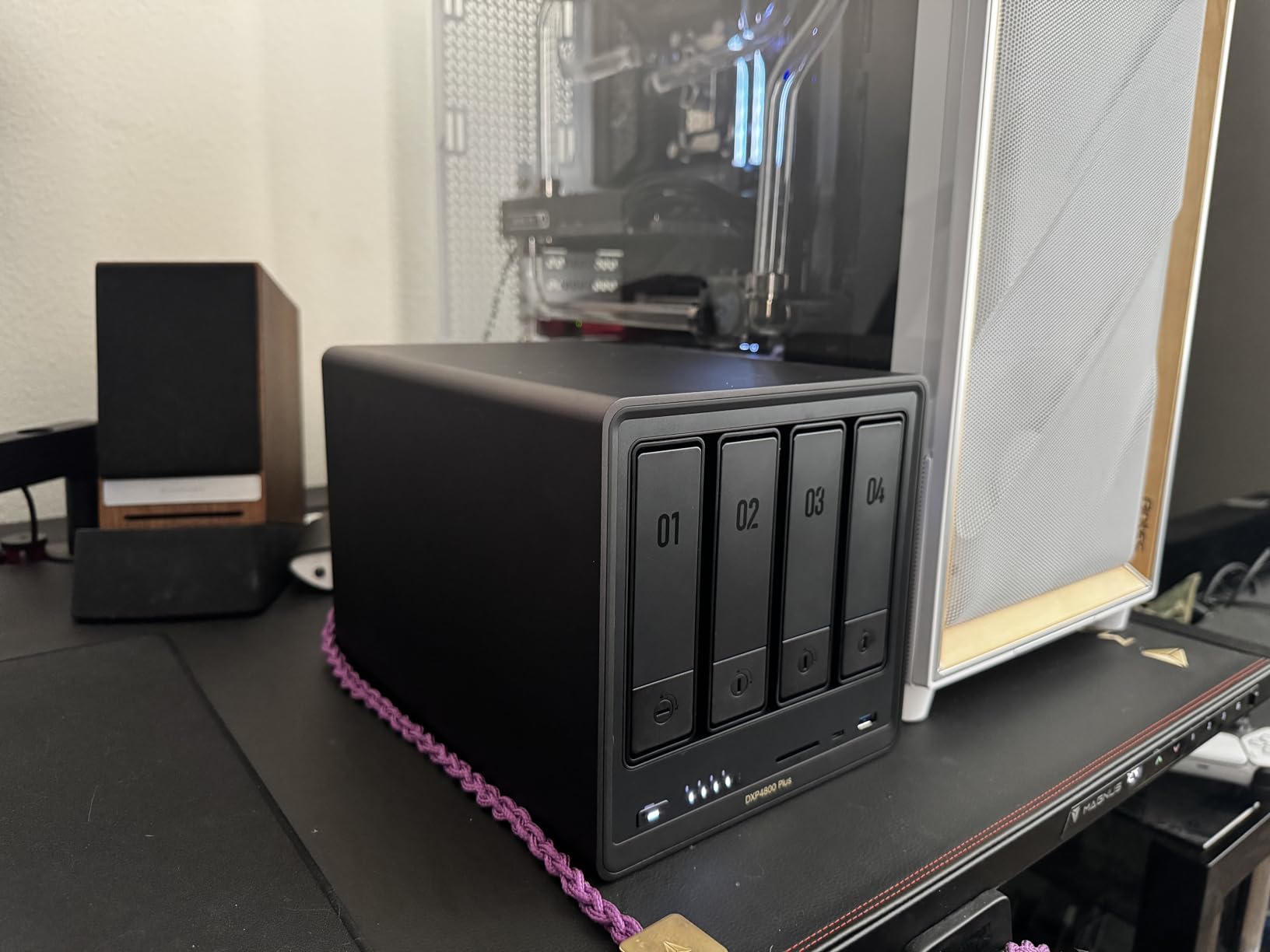 UGREEN NAS DXP4800 Plus 4-Bay Desktop NAS, Intel Pentium Gold 8505 5-Core CPU, 8GB DDR5 RAM, Built-in 128G SSD, 1 x 10GbE, 1 x 2.5GbE, 2 x M.2 NVMe Slots, 4K HDMI, Network Attached Storage (Diskless) customer photo 1