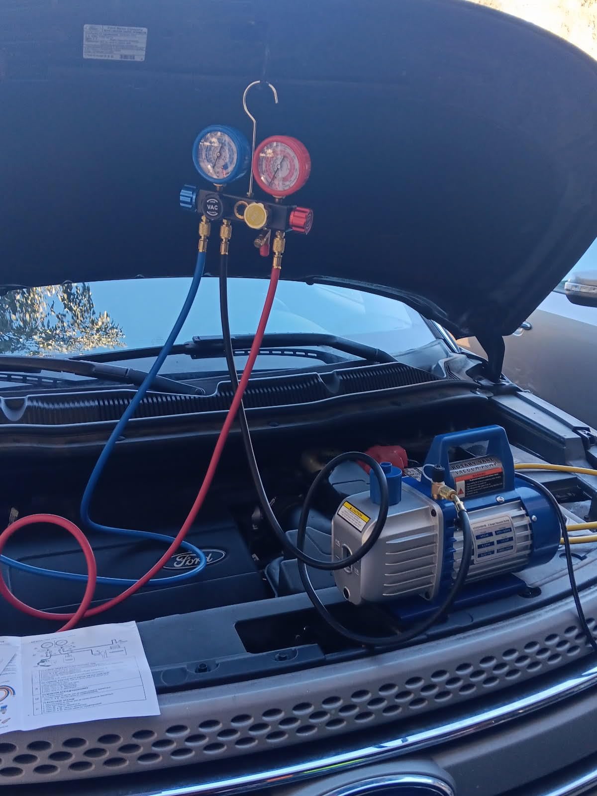 VIVOHOME 110V 1/2 HP 5CFM 2 Stage HVAC Vacuum Pump and 4 Way AC Manifold Gauge Set Kit with Leak Detector 5ft Hoses for R134a R12 R22 R502 R410a Auto Air Conditioning Refrigeration Recharging customer photo 1