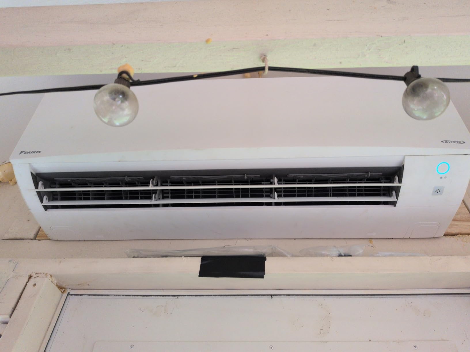 18,000 BTU 18 SEER2 Entra R32 Series Ductless Mini Split Heat Pump System w/Maxwell All-Inclusive 15' Installation Kit and Wall Mounting Bracket (230V) customer photo 1