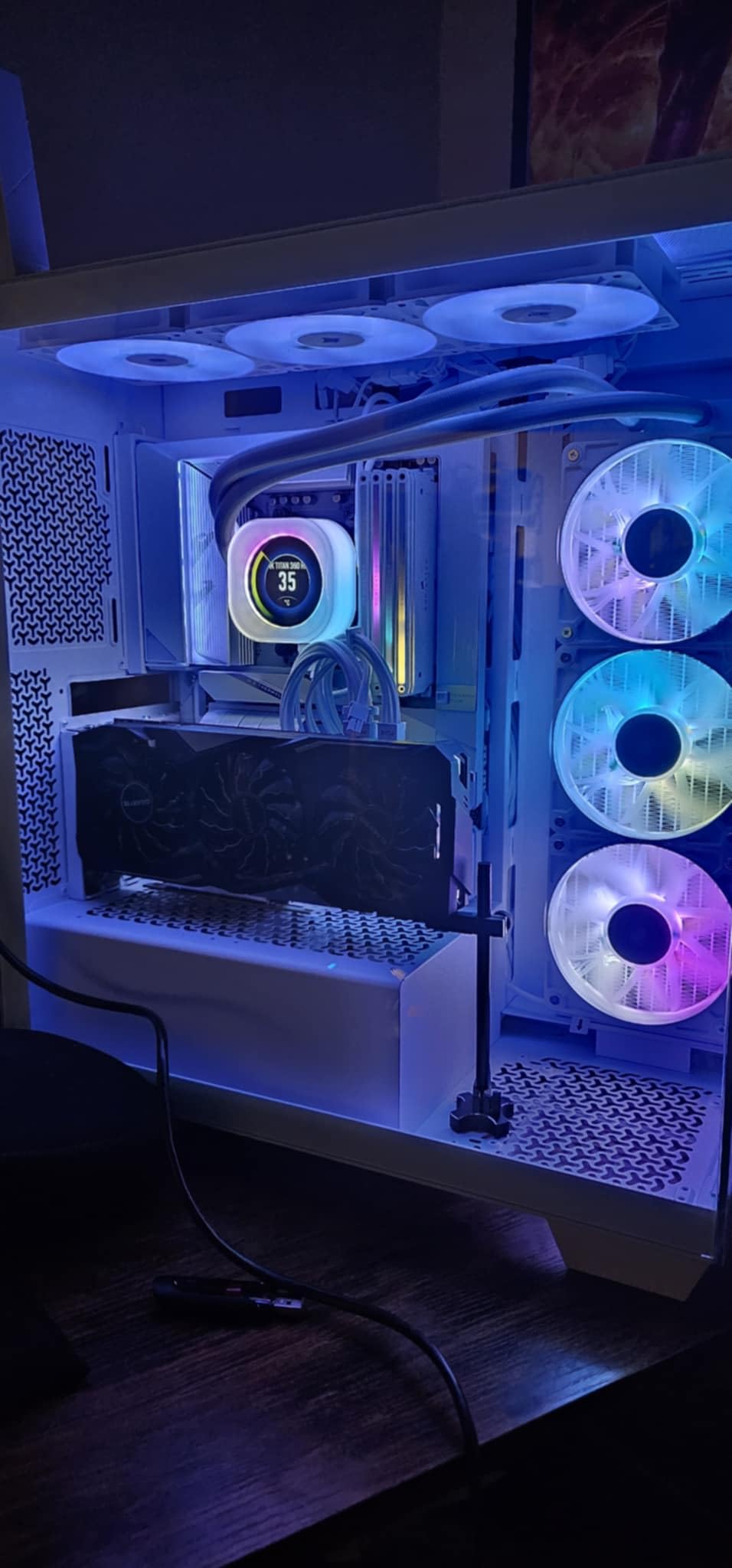 GIGABYTE B650E AORUS Stealth ICE Motherboard - Supports AMD Ryzen 9000 CPUs- 12+2+2 Phases VRM- up to 8000MHz DDR5 (OC)- 1xPCIe 5.0 M2 + 3xPCIe 4.0 M.2- Wi-Fi 7-2.5GbE LAN- USB 3.2 Gen 2x2 customer photo 1