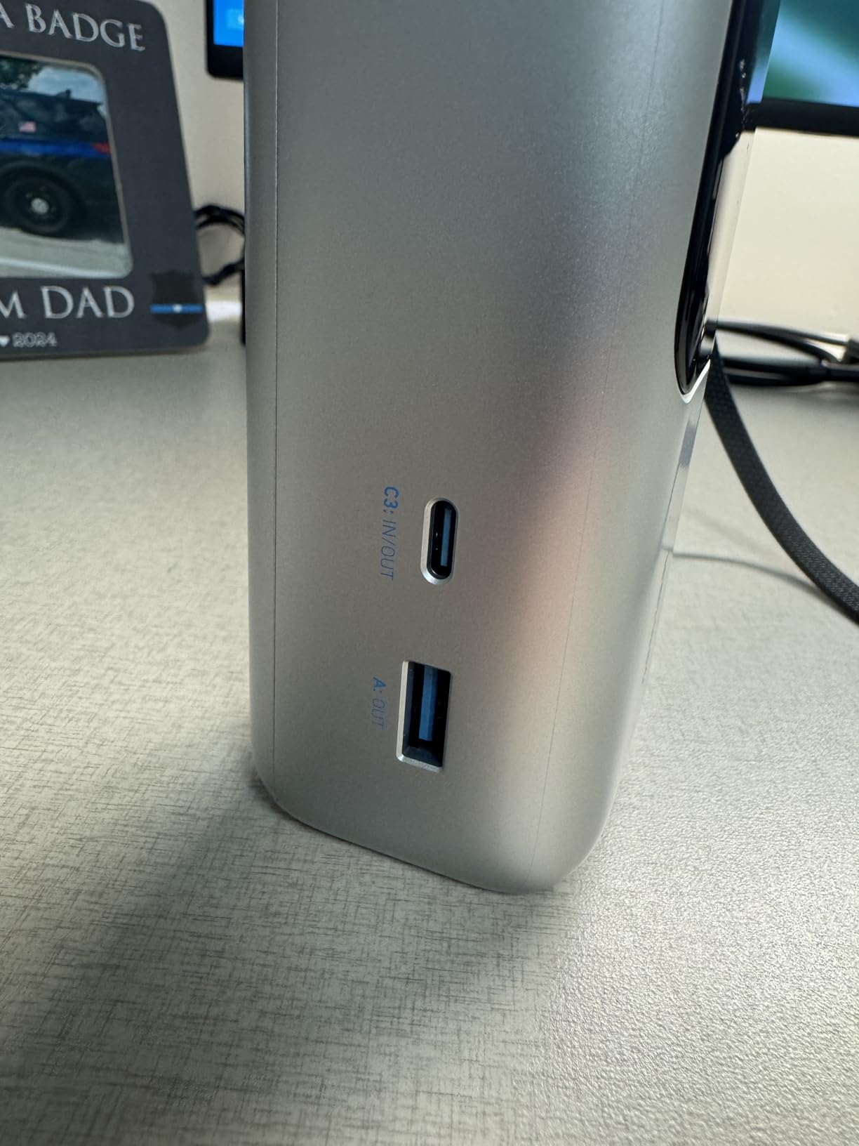 Anker Laptop Power Bank, 25,000mAh Portable Charger with 165W Total Output, 3 USB-C Ports (100W Max Each), Built-in Retractable Cables, Flight-Ready, for iPhone 17/16 Series, MacBook, Samsung, and More customer photo 1