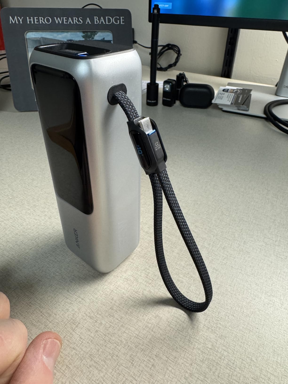 Anker Laptop Power Bank, 25,000mAh Portable Charger with 165W Total Output, 3 USB-C Ports (100W Max Each), Built-in Retractable Cables, Flight-Ready, for iPhone 17/16 Series, MacBook, Samsung, and More customer photo 2