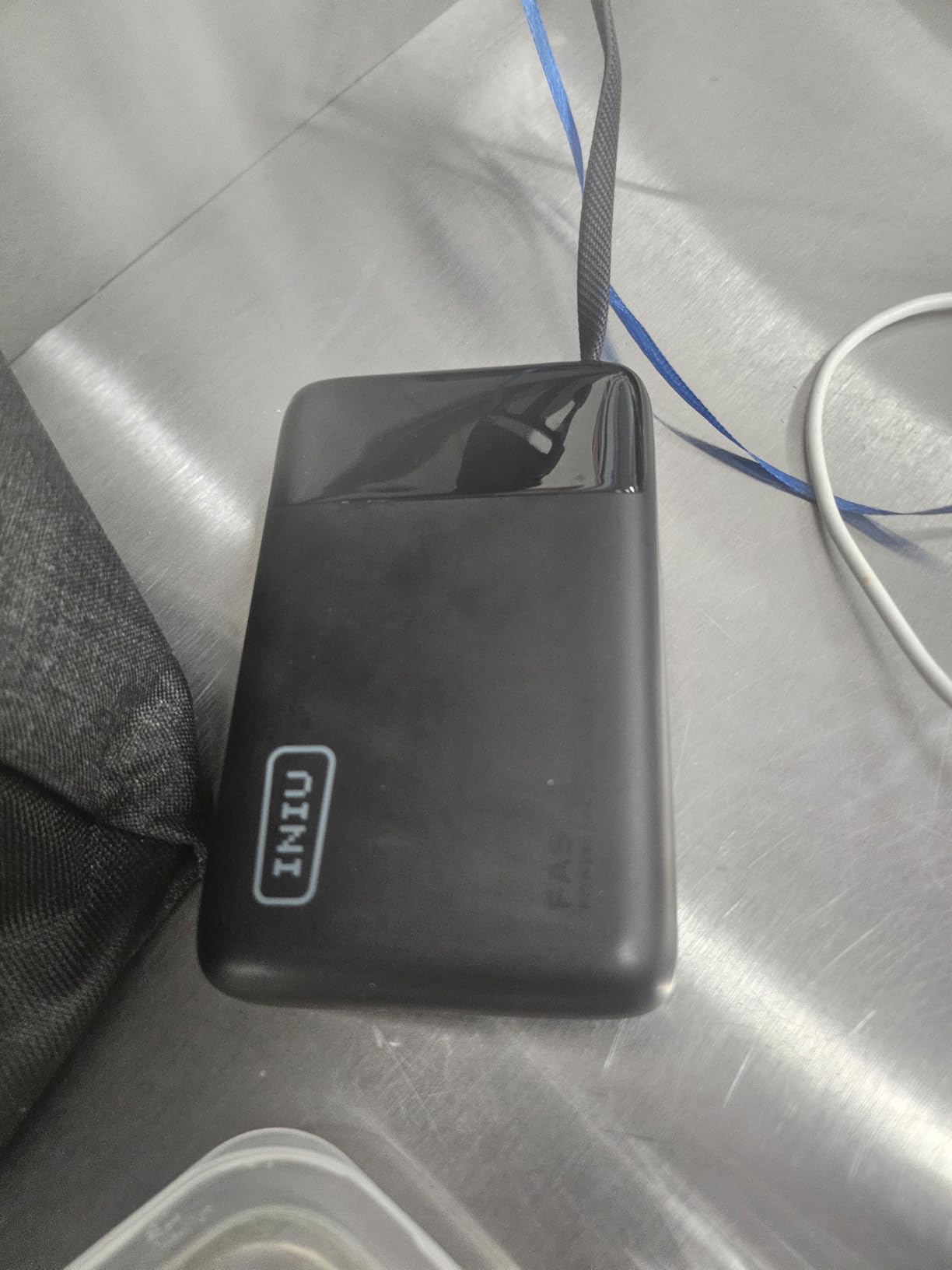 INIU 20000mAh Power Bank, Small 45W PD Fast Charging Portable Charger with Built-in USB C Cable, Flight-Safe Travel External Phone Battery Pack for iPhone 17 Pro Max Samsung S26 iPad etc, Black customer photo 1