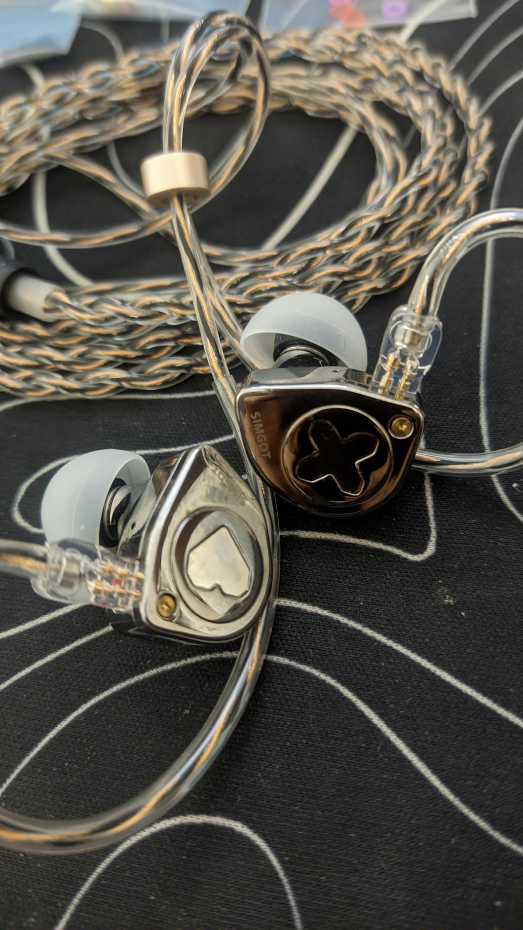 SIMGOT EW300 1DD+1Planar+1PZT Hybrid Driver in Ear Monitor, Wired Earbuds IEM, Gaming Earbuds with Detachable Nozzles, Silver-Plated OFC IEM Cable for Audiophile Musician (Standard Edition) customer photo 1