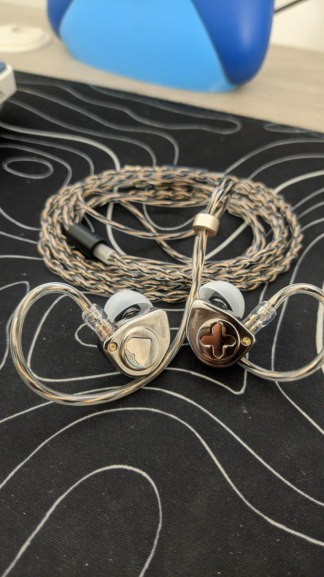 SIMGOT EW300 1DD+1Planar+1PZT Hybrid Driver in Ear Monitor, Wired Earbuds IEM, Gaming Earbuds with Detachable Nozzles, Silver-Plated OFC IEM Cable for Audiophile Musician (Standard Edition) customer photo 2