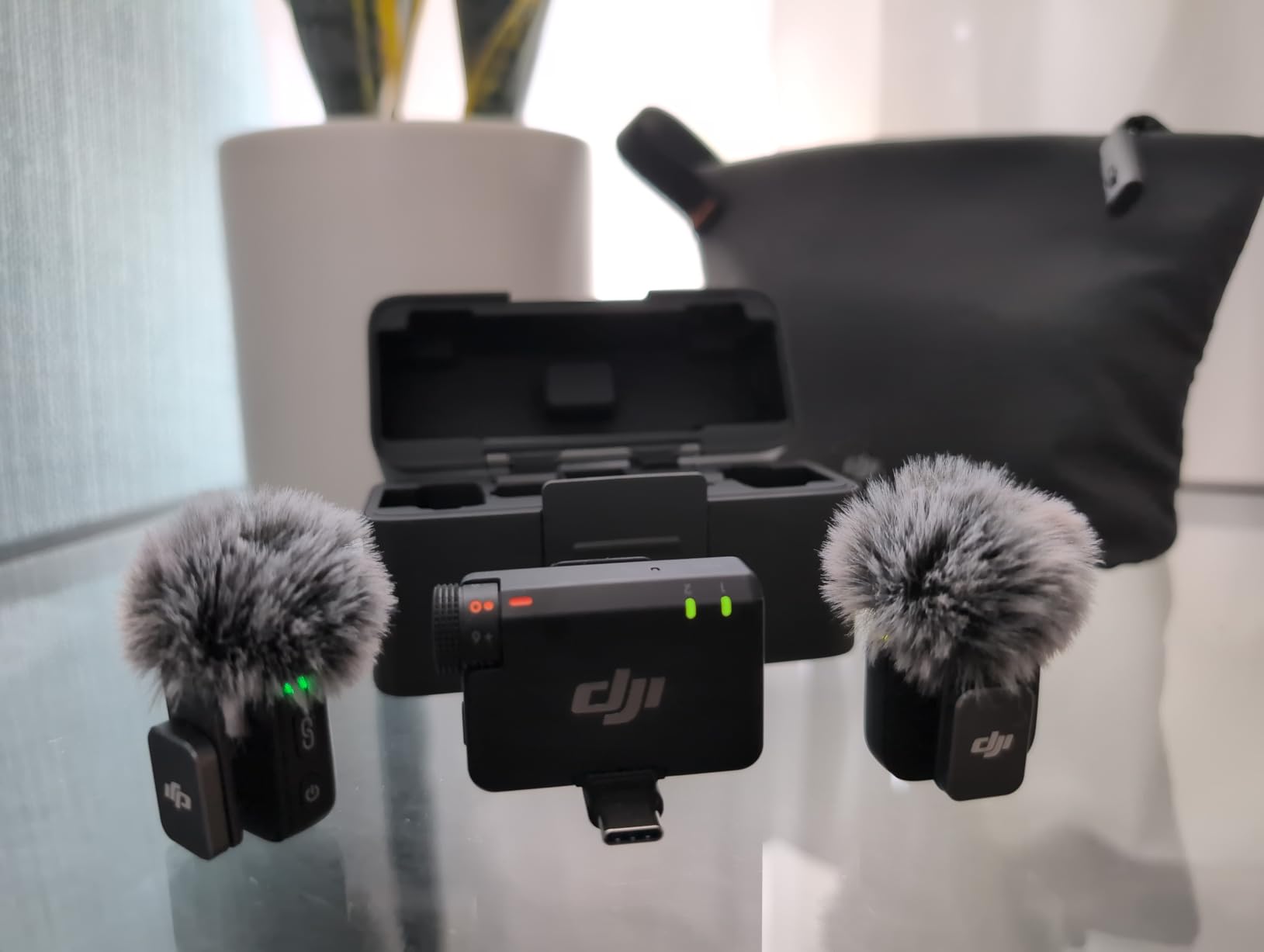 DJI Mic Mini (2 TX + 1 RX + Charging Case), Ultralight, Detail-Rich Audio | 48h Use, Noise Cancelling, Automatic Limiting, Wireless Microphone for Camera/iPhone/Android, Vlog, Streaming customer photo 1