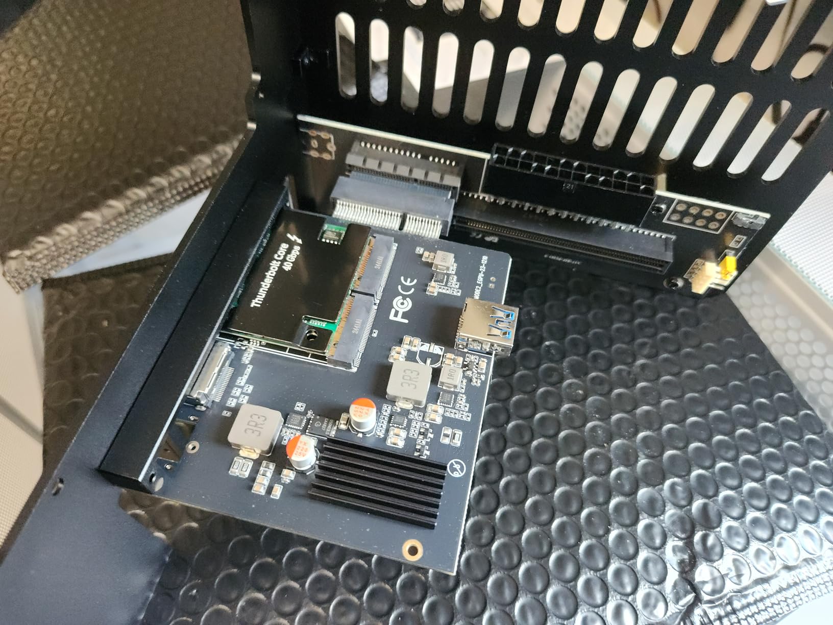 eGPU Enclosure Thunderbolt 3/4 USB4 40Gbps PD 85W Charging External GPU Dock Compatible with NVIDIA/AMD Graphics Cards on Win 10/11 Linux System, ATX Power Supply (MK-L18) customer photo 2