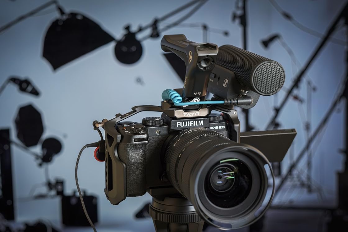 Sennheiser Pro Audio Profile Wireless 2-Channel All-in-One 2.4 GHz Clip-On & Handheld Microphone System | Includes Receiver, 2 Clip-On Microphones, Portable Charging Bar & Handheld Interview Mic customer photo 1