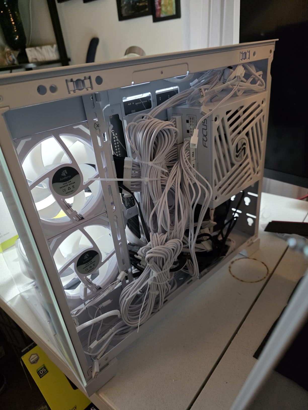 Seasonic Focus GX 1000W Power Supply ATX 3.1 PCIe 5.1 (12V-2x6) 10 Years Warranty Cybenetics Gold Fully Modular RTX 5090 AMD RX 9000 Ready White customer photo 2