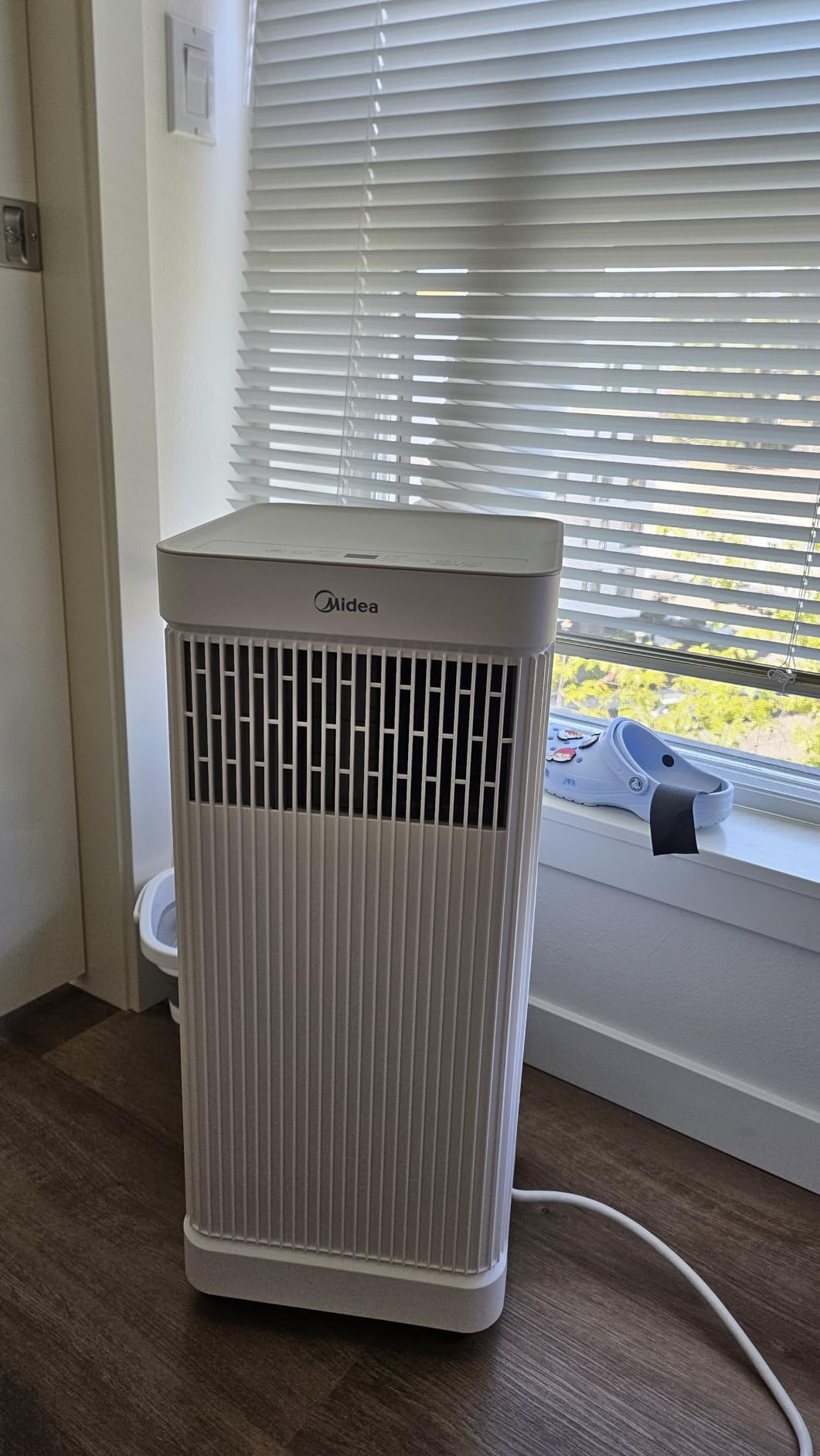 10,000 BTU ASHRAE (7,100 BTU SACC) Portable Air Conditioner, Smart Control, Cools up to 300 Sq. Ft., with Dehumidifier & Fan mode, Easy- to-use Remote Control & Window Installation Kit Included customer photo 1