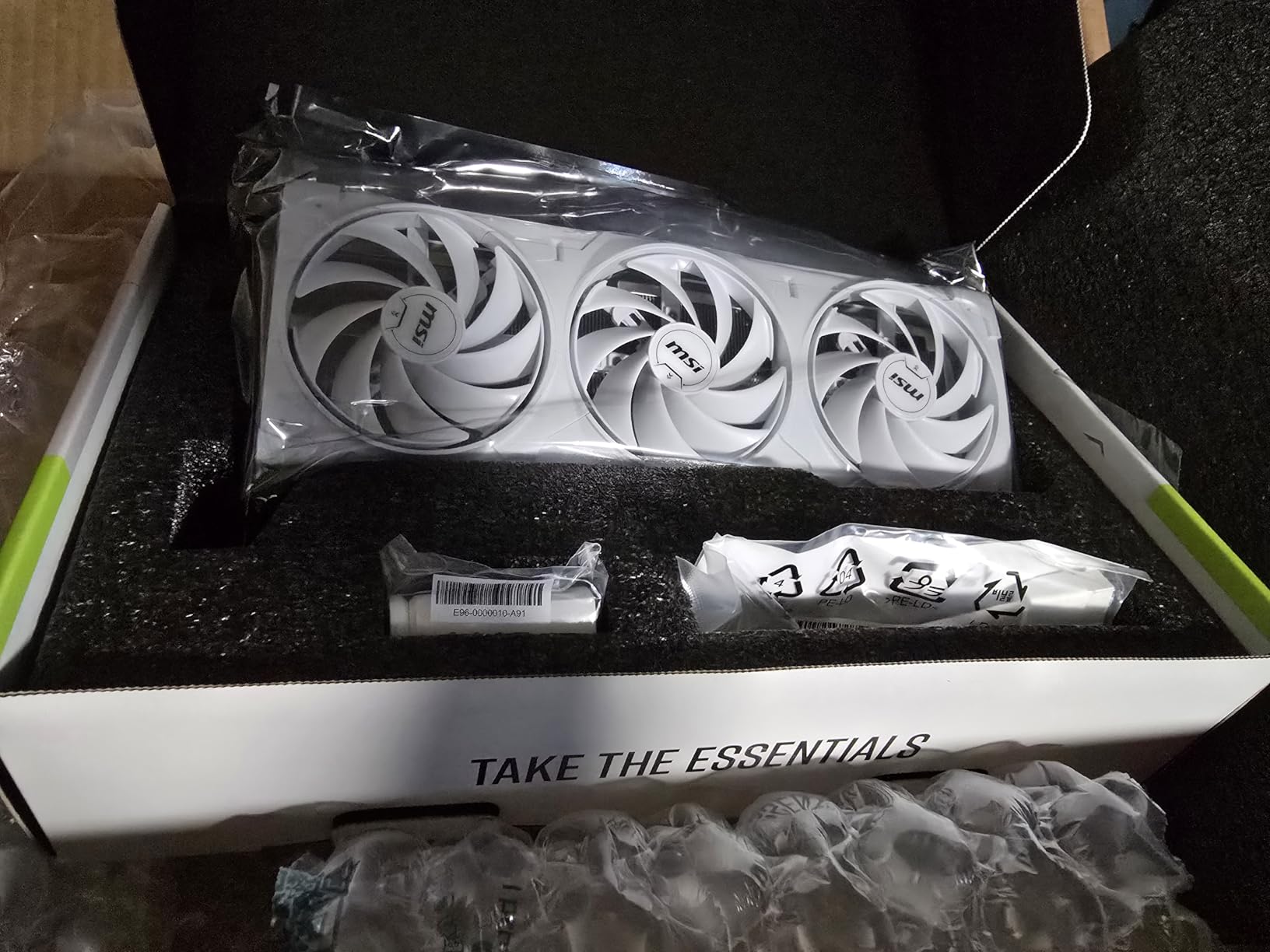 MSI Gaming RTX 5080 16G Ventus 3X OC White Graphics Card customer photo 2