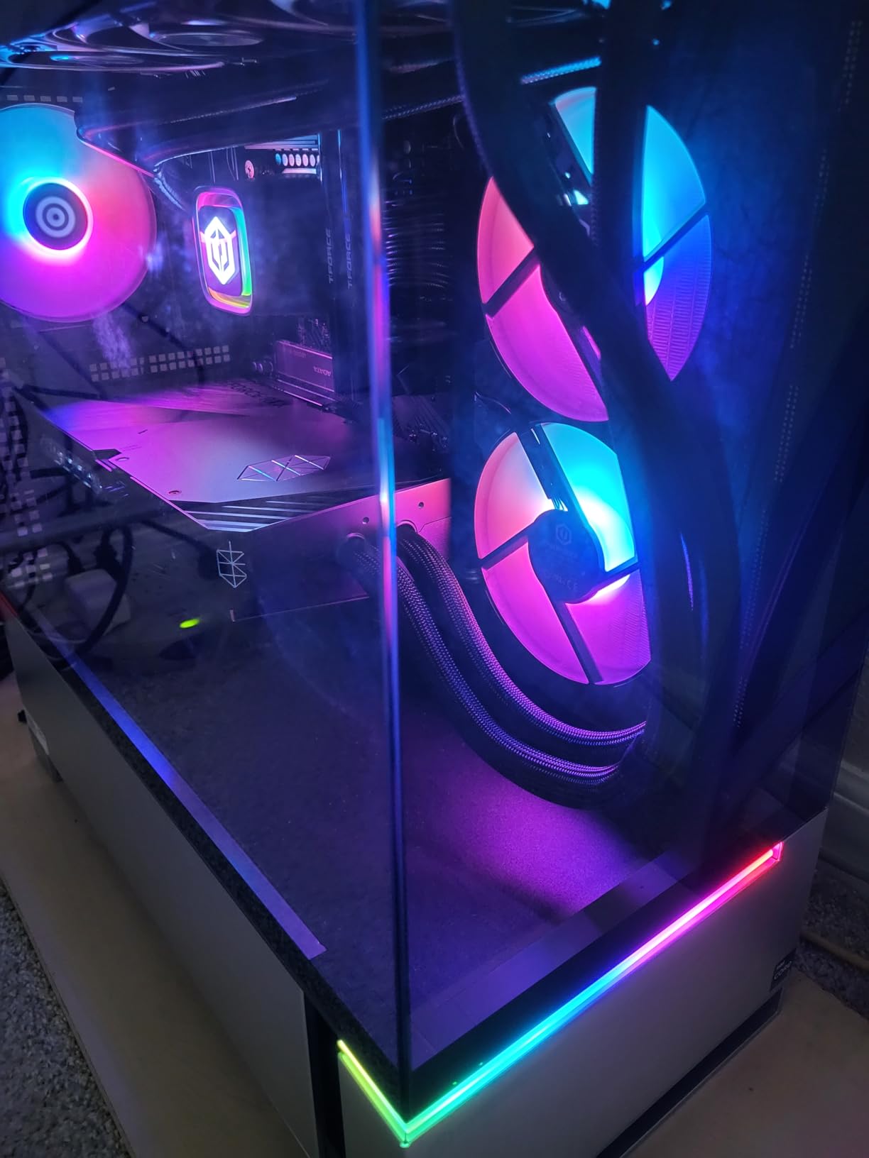 MSI Gaming RTX 5080 16G SUPRIM Liquid SOC Graphics Card (16GB GDDR7, 256-bit, Extreme Performance: 2760 MHz) customer photo 2