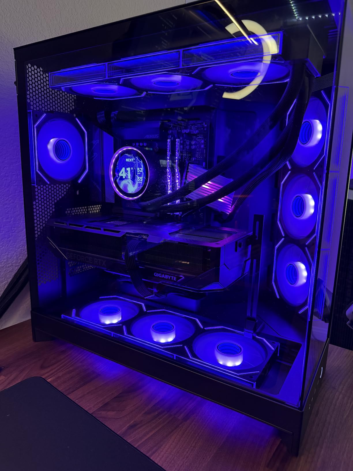 GIGABYTE GeForce RTX 5090 Gaming OC 32G Graphics Card, WINDFORCE Cooling System, 32GB 512-bit GDDR7 customer photo 1
