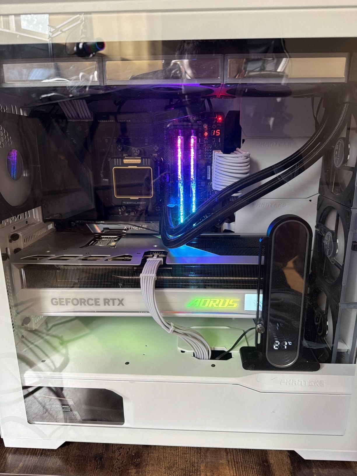 GIGABYTE AORUS GeForce RTX 5080 Master ICE 16G Graphics Card customer photo 2