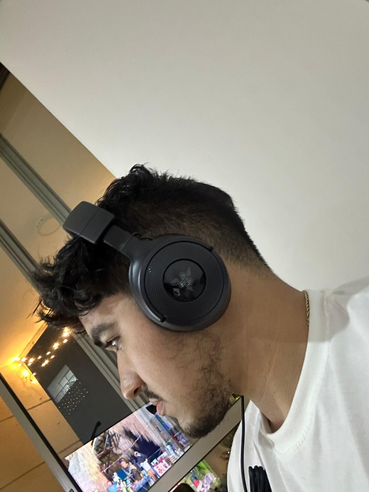 Razer Kraken V4 X Wired Gaming Headset: 40 mm Drivers - Minecraft Edition customer photo 2