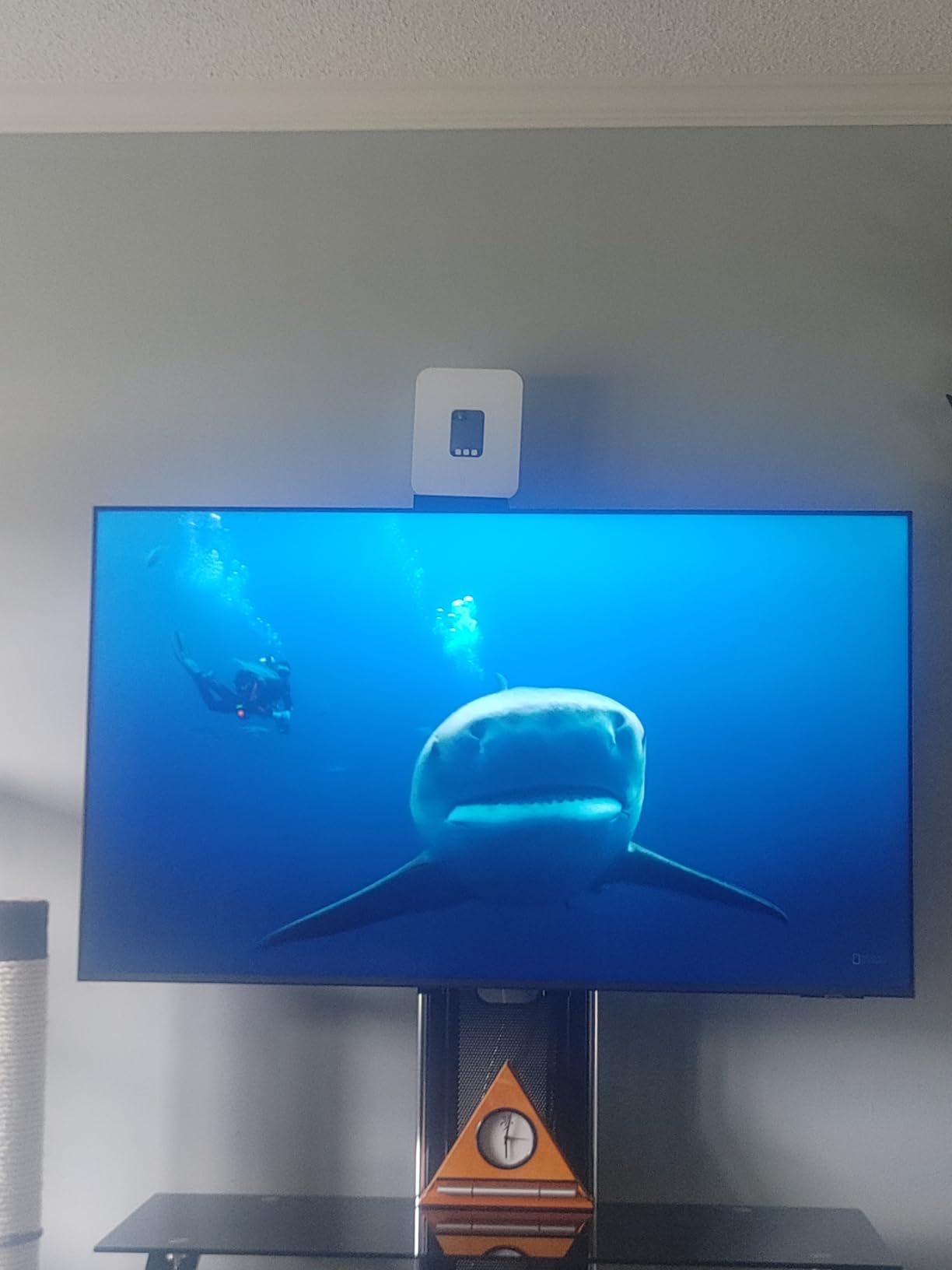 Samsung 85-Inch Class Crystal UHD U8000F 4K Smart TV (2025 Model) Endless Free Content, Processor, MetalStream Design, Knox Security, Alexa Built-in customer photo 1
