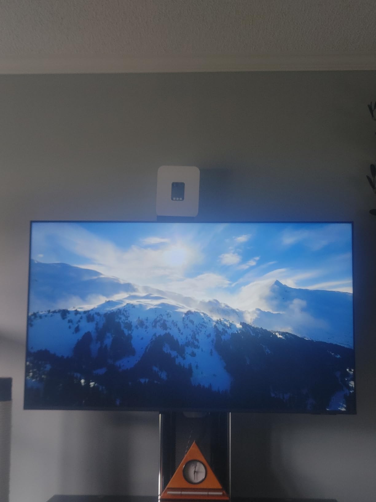 Samsung 85-Inch Class Crystal UHD U8000F 4K Smart TV (2025 Model) Endless Free Content, Processor, MetalStream Design, Knox Security, Alexa Built-in customer photo 2