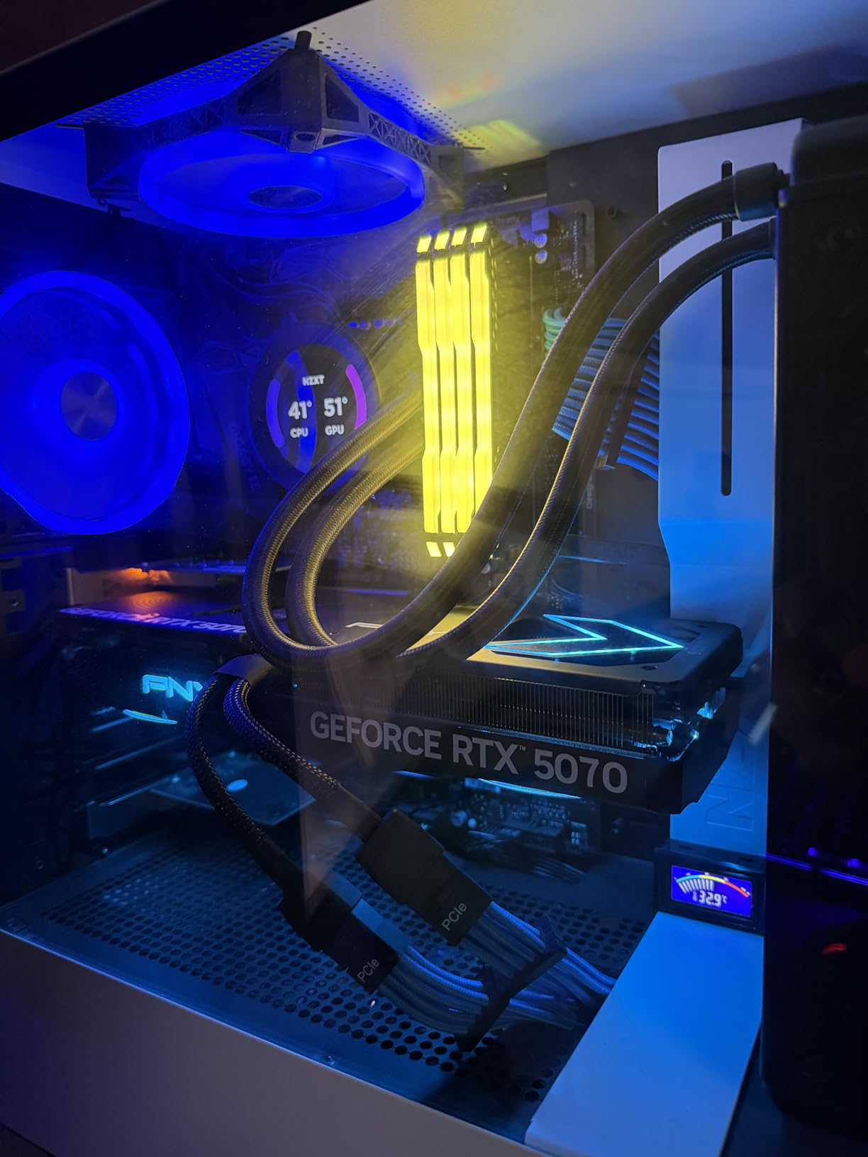 PNY NVIDIA GeForce RTX 5070 OC Triple Fan, Graphics Card (12GB GDDR7, 192-bit, Boost Speed: 2587 MHz, SFF-Ready, PCIe 5.0, HDMI/DP 2.1, 2.4-Slot, Blackwell Architecture, DLSS 4) customer photo 1