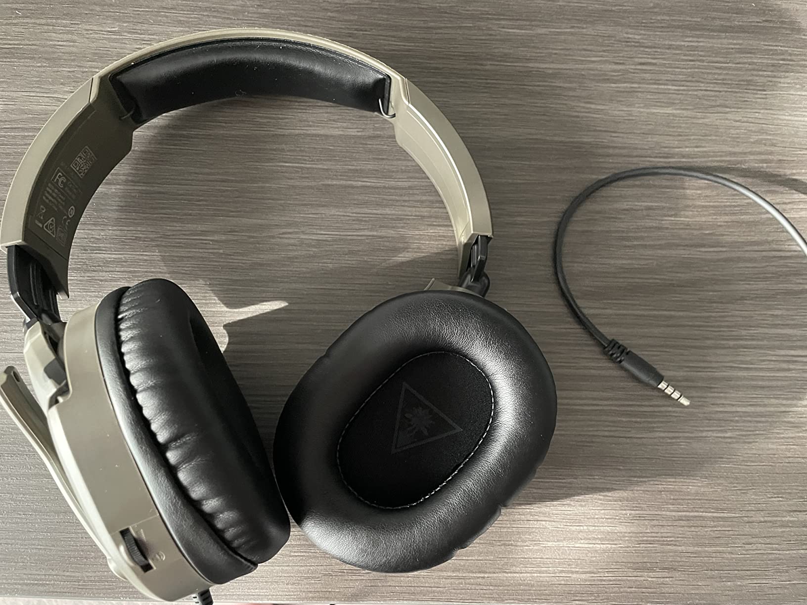 Turtle Beach Recon 70 Wired Gaming Headset - Licensed for Nintendo Switch 2, Flip-to-Mute Mic, 40mm Drivers, Black/White customer photo 1