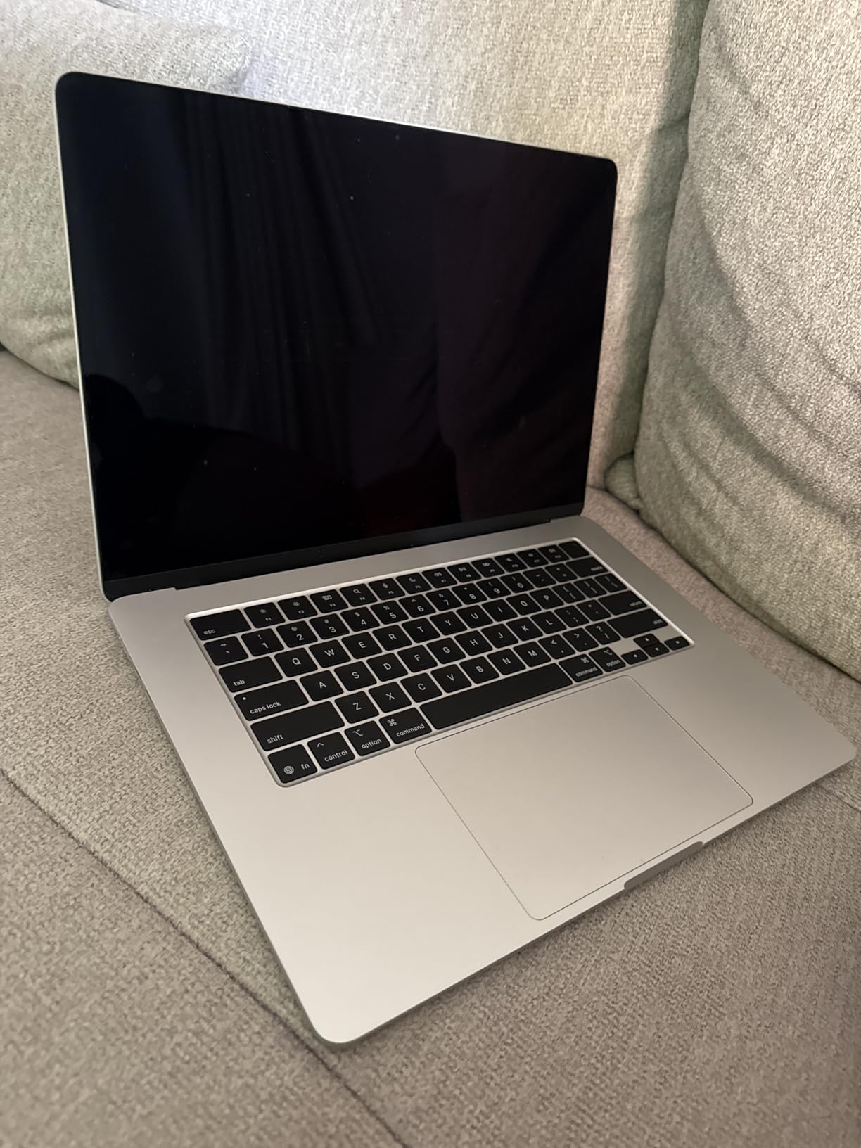 2025 MacBook Air 15-inch Laptop with M4 chip: Built for Apple Intelligence, 15.3-inch Liquid Retina Display, 16GB Unified Memory, 256GB SSD Storage, 12MP Center Stage Camera, Touch ID; Starlight customer photo 1