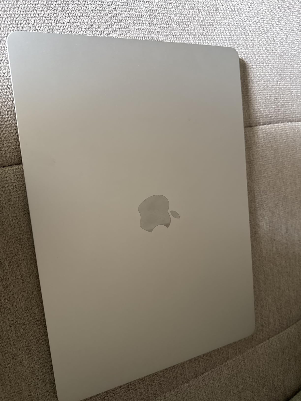 2025 MacBook Air 15-inch Laptop with M4 chip: Built for Apple Intelligence, 15.3-inch Liquid Retina Display, 16GB Unified Memory, 256GB SSD Storage, 12MP Center Stage Camera, Touch ID; Starlight customer photo 2