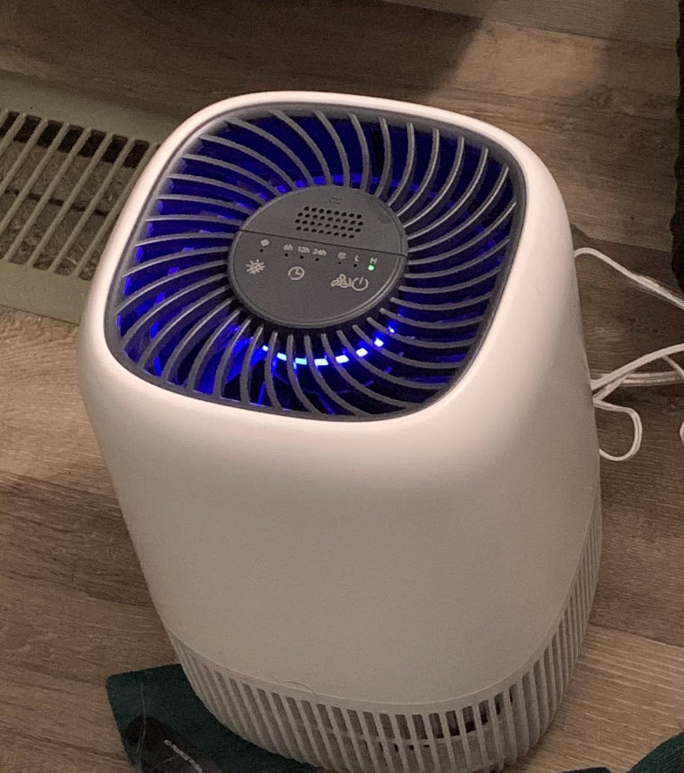Air Purifiers for Bedroom with High Efficiency Filter Up to 1076 Ft² for Pet Hair, Odors, Pollen, Smoke, Compact Air Cleaner with 3 Speeds, Timer, Aroma Quiet 360°Intake Filter, Black customer photo 2