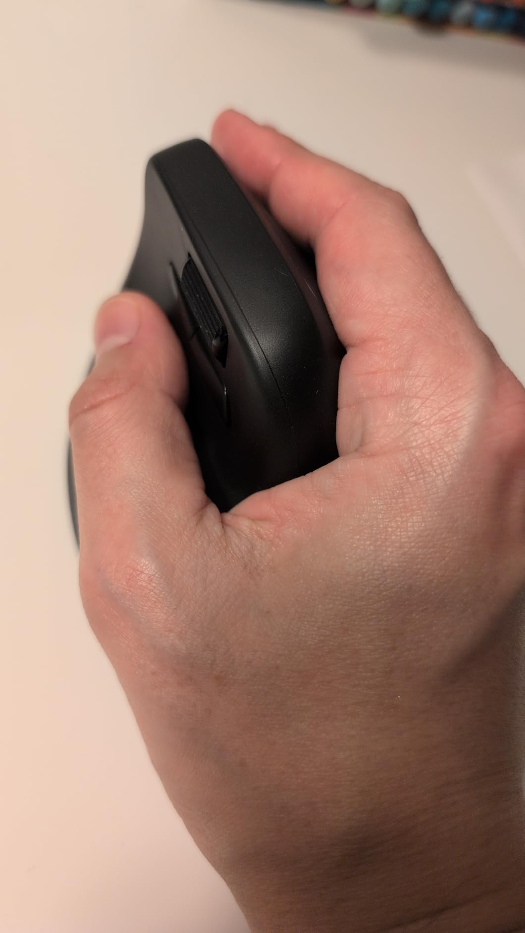 Keychron M5 Wireless Ergonomic Mouse, 8000Hz Tri-Mode 2.4 GHz/Bluetooth 5.1/Wired, PixArt 3950 Sensor, 30000 DPI, Ergonomic Lightweight Programmable Macro Button for Windows PC/Mac - Black customer photo 2