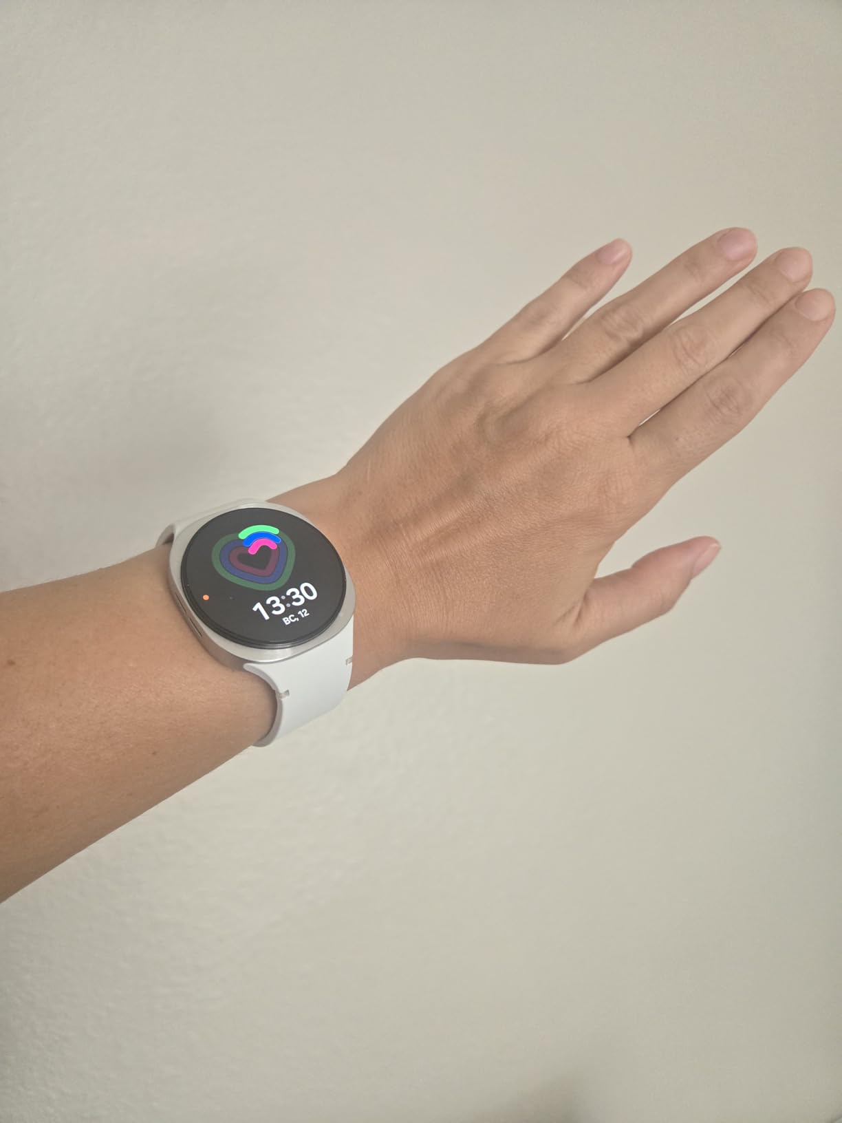 Samsung Galaxy Watch 8 (2025) 40mm Bluetooth Smartwatch, Cushion Design, Fitness Tracker, Sleep Coaching, Running Coach, Energy Score, Heart Rate Tracking, Graphite customer photo 2