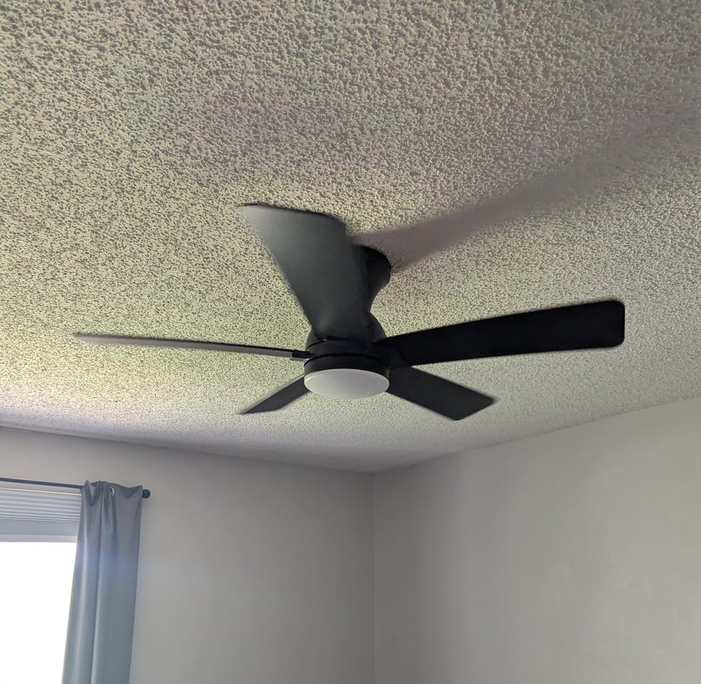 Ceiling Fans with Lights, 52 Inch Low Profile Ceiling Fan with Light and Remote Control, Flush Mount, Reversible, 3CCT, Dimmable LED, Quiet, Black Ceiling Fan for Bedroom, Living Room customer photo 1