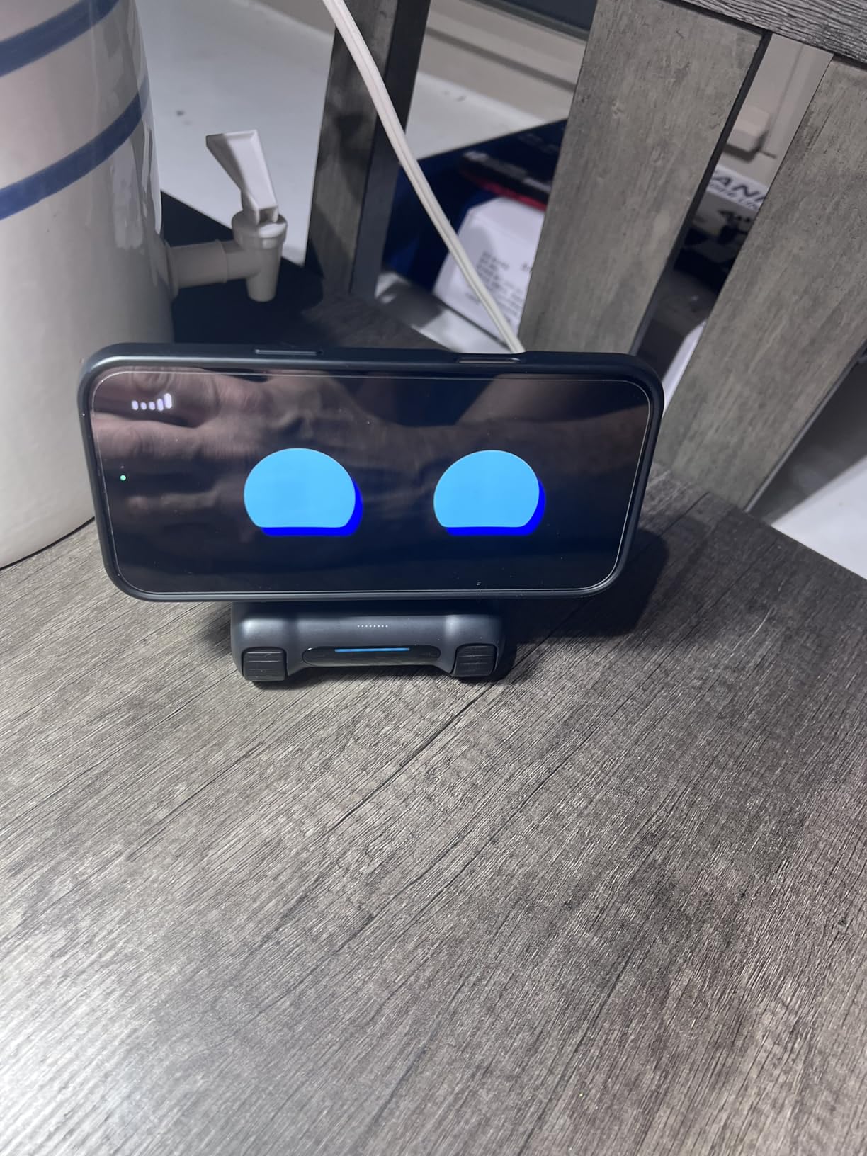 LOOI Robot-Starlight White-AI Desktop Companion, ChatGPT & Gemini Voice Interaction, Visual Understanding, Personality & Memory, 10W Wireless Charging, Tech & Gadget Gift, Electronic pets, Toy, Geek, Desktop Setup customer photo 1