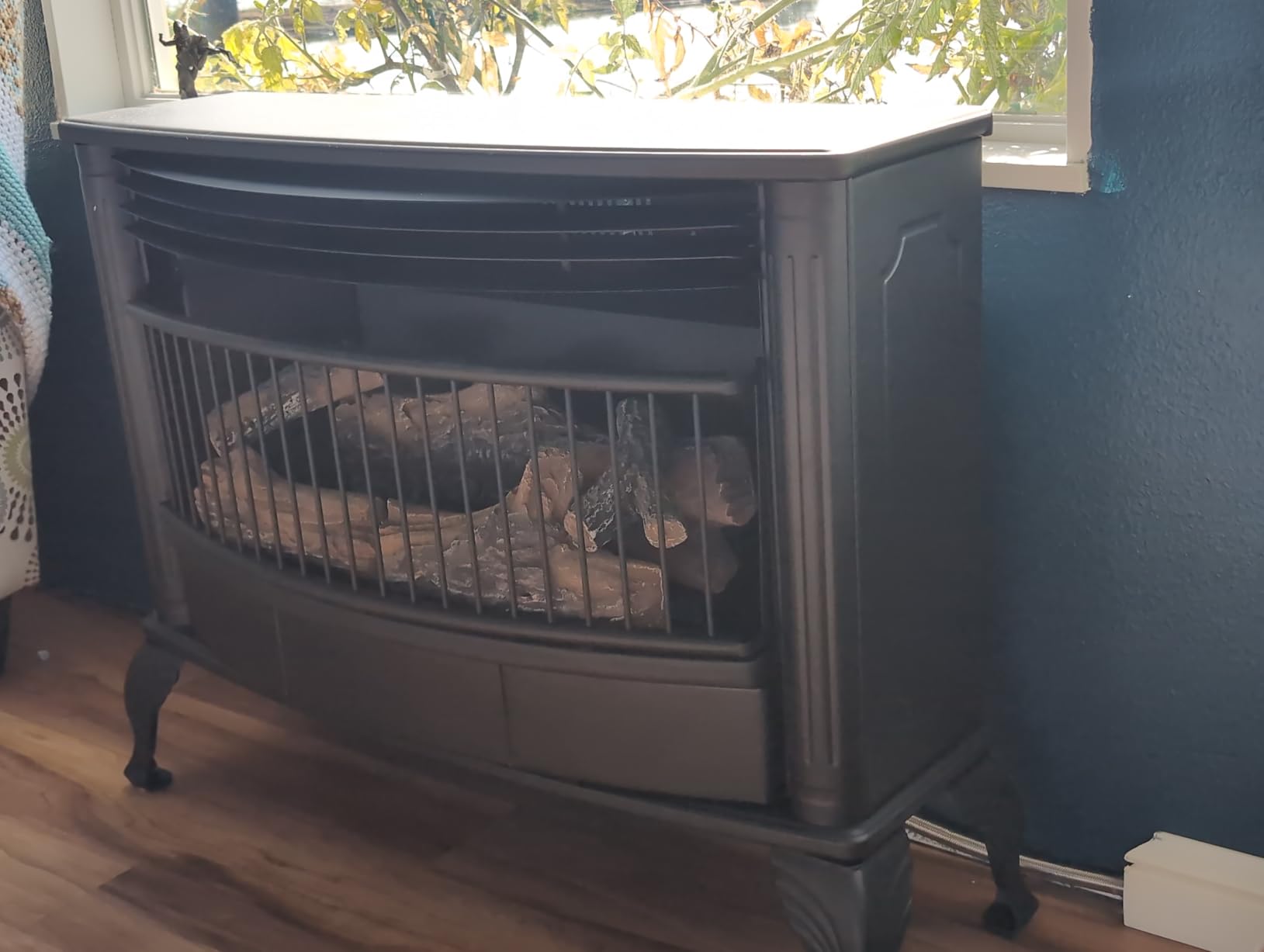 Duluth Forge Ventless Liquid Propane Gas Stove - 25,000 BTU, T-Stat Control, Black Finish - Model# QSL250T customer photo 2