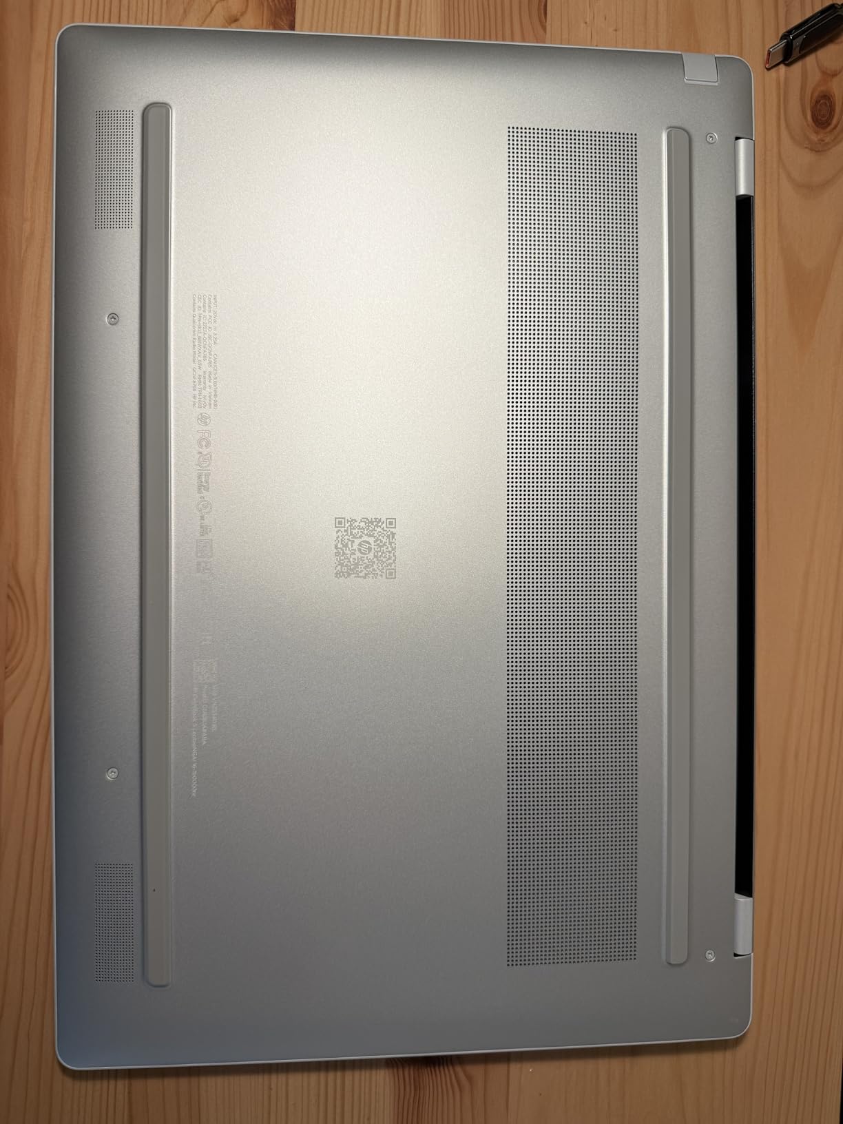 HP OmniBook 5 16 inch Next Gen AI PC, 2K Touchscreen, Snapdragon X Plus X1P-42-100, 16 GB RAM, 512 GB SSD, Qualcomm Adreno GPU, Windows 11 Home, Glacier Silver, 16-fb0000nr customer photo 1