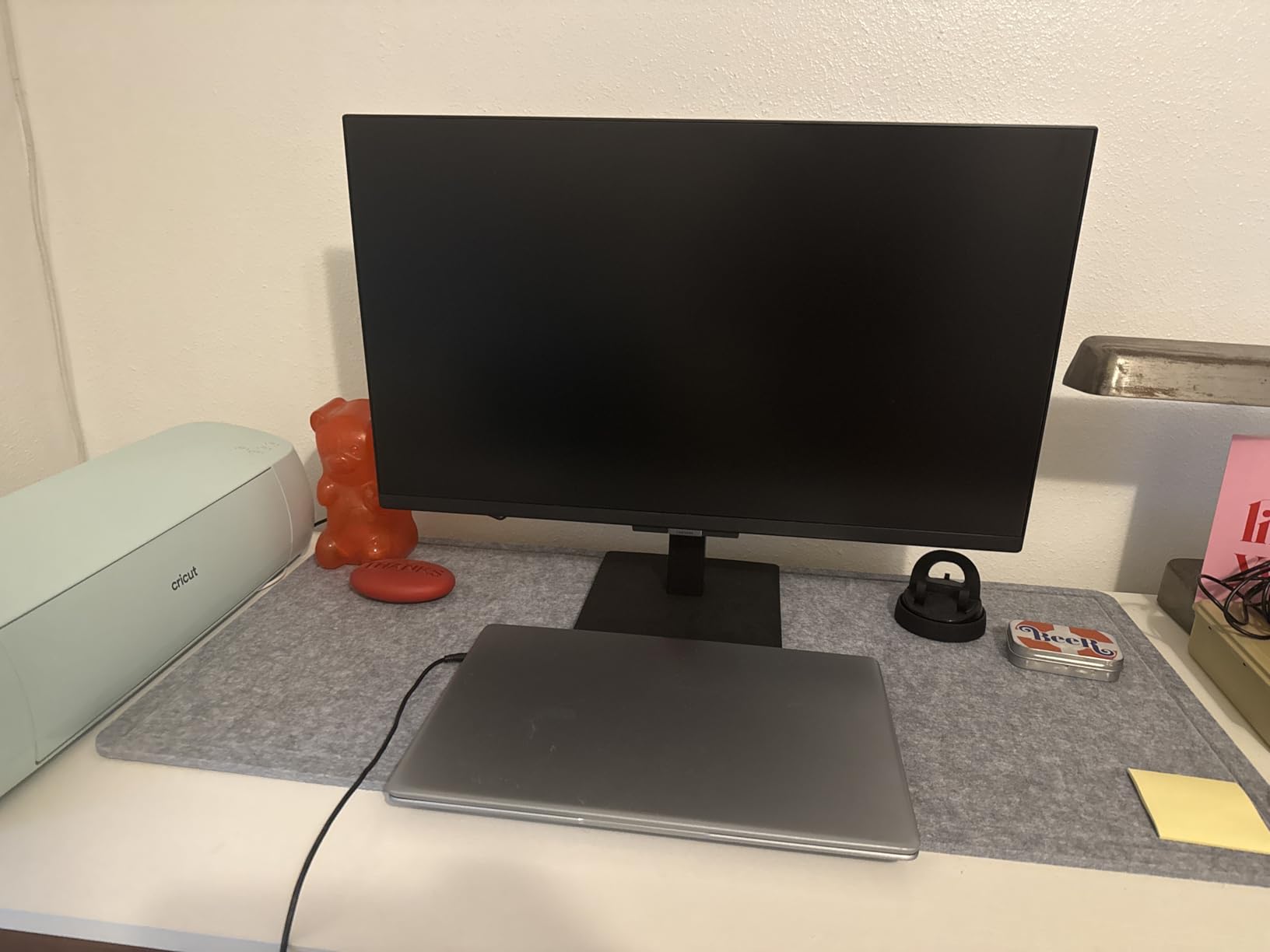 Samsung 27-Inch M5 (M50F) Series FHD Smart Monitor with Streaming TV, Speakers, HDR10, Gaming Hub, Multiple Ports, Workout Tracker, Vision Accessibility Tools, Black, LS27FM502ENXZA customer photo 1