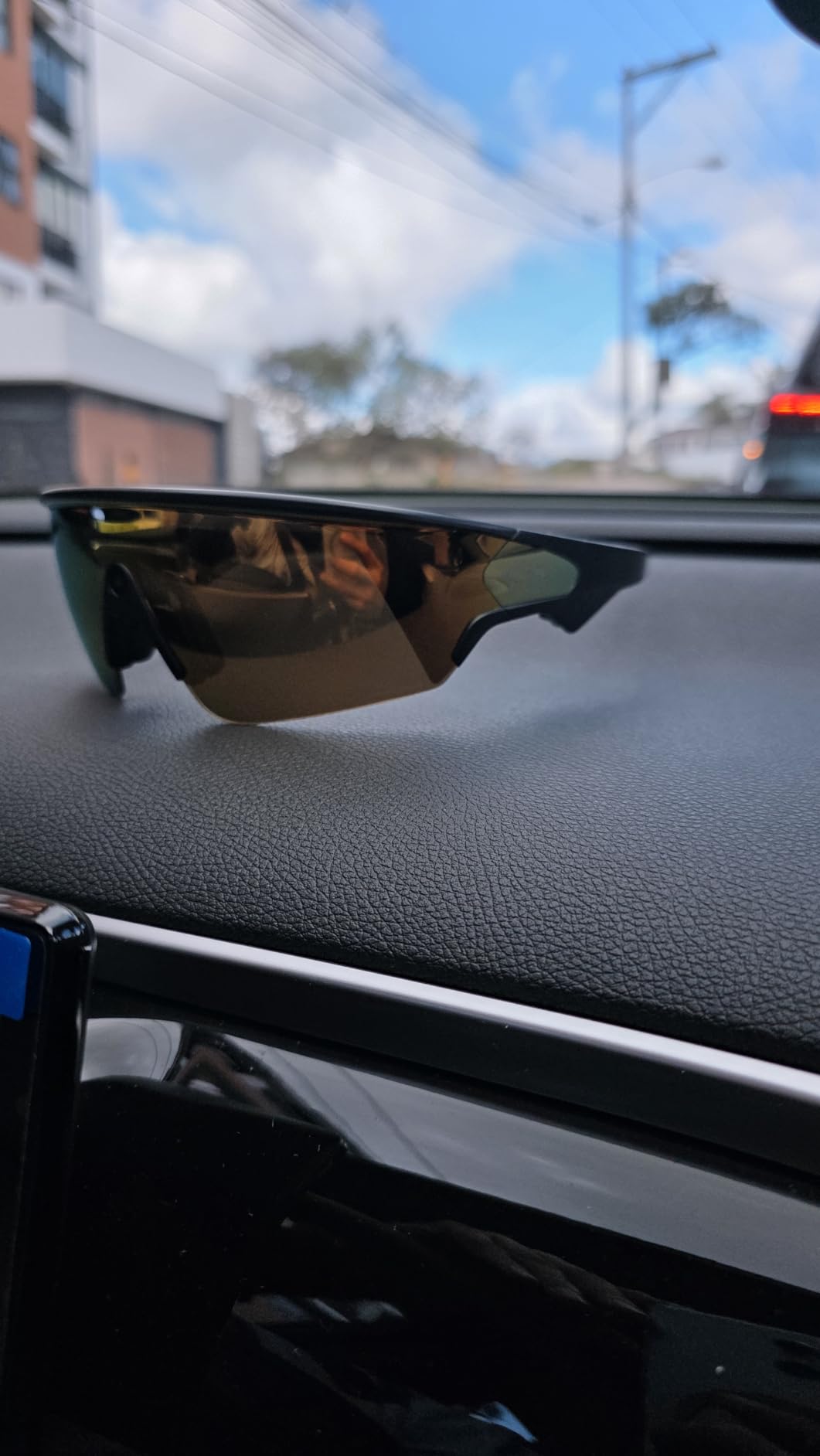 Meta Oakley Vanguard, Black | Smart AI Glasses - Camera, Audio, Video Recording - Prizm™ 24K Black Lenses - Sunglasses customer photo 1