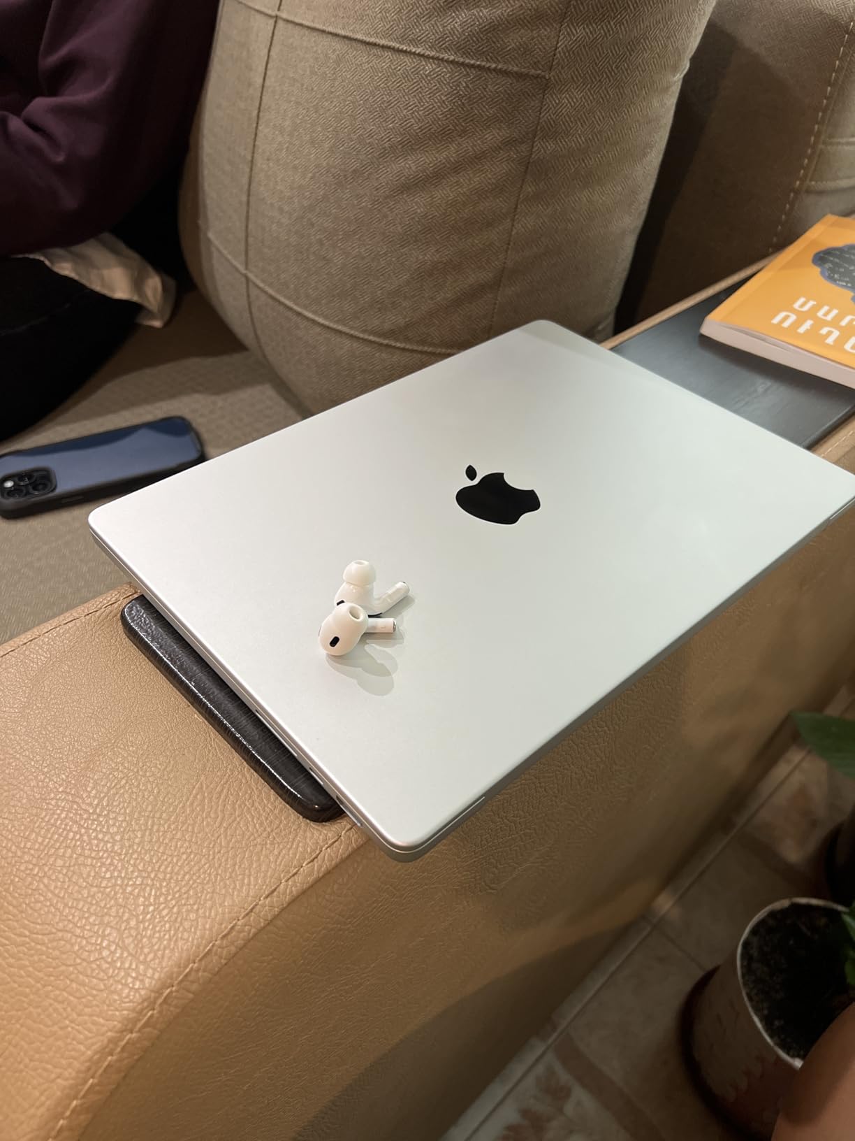 2025 MacBook Pro Laptop with Apple M5 chip with 10-core CPU and 10-core GPU: Built for AI, 14.2-inch Liquid Retina XDR Display, 16GB Unified Memory, 512GB SSD Storage; Silver customer photo 1