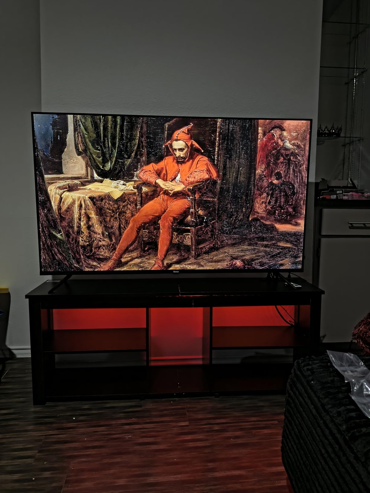 Roku 43-Inch Select Series Smart TV 2026-4K HDR TV - RokuTV | Flat Screen LED Television with Voice Remote, Wi-Fi & Bluetooth Headphone Mode - Streaming Live Local News Sports & Movies customer photo 1