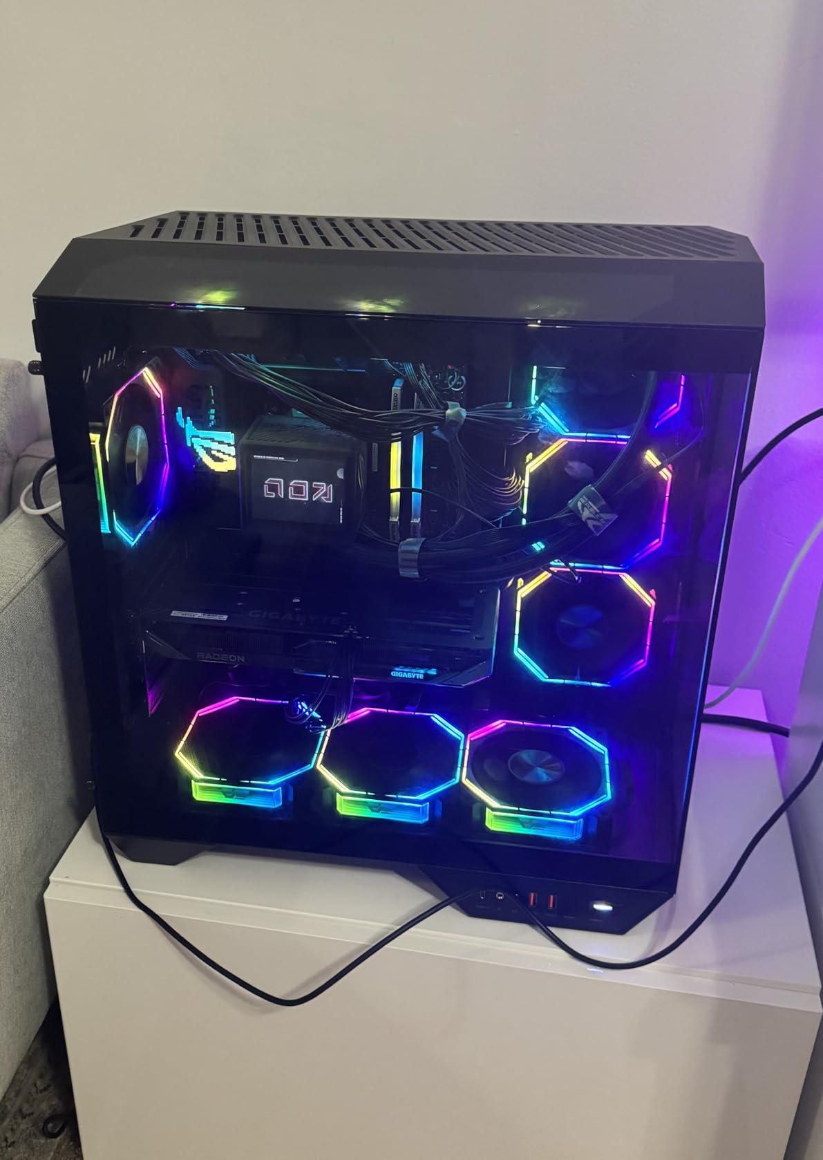 GIGABYTE Radeon RX 9060 XT Gaming OC ICE 16G Graphics Card (16GB GDDR6, 128-bit, PCIe 5.0, HDMI/DP 2.1) customer photo 2