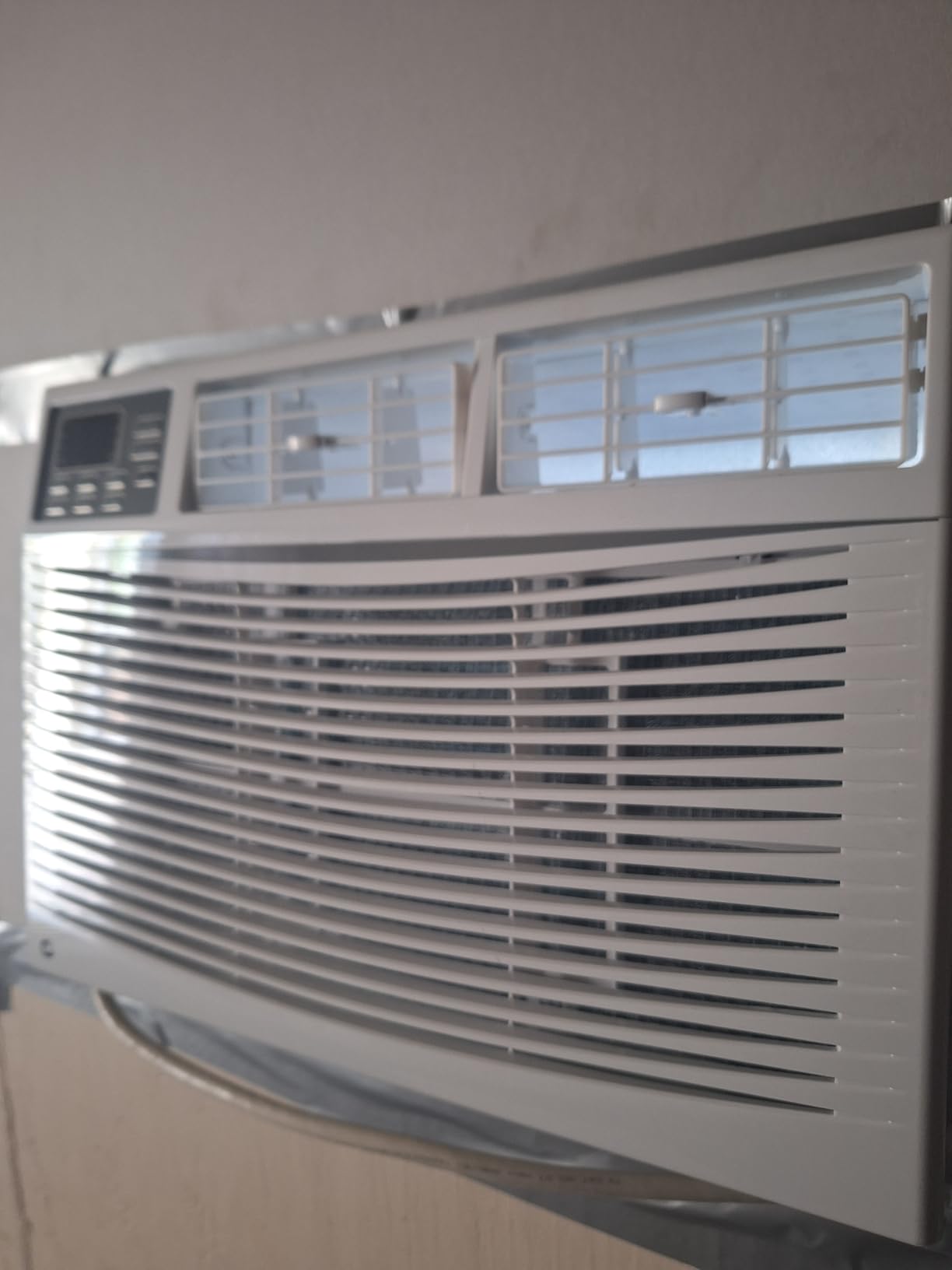 Window Air Conditioner, 12000 BTU for Rooms up to 550 Sq. Ft.- WiFi Enabled, Maintains Window View & Natural Light, 5 Modes, Ultra Quiet, Energy Savings, Easy Install, White customer photo 1