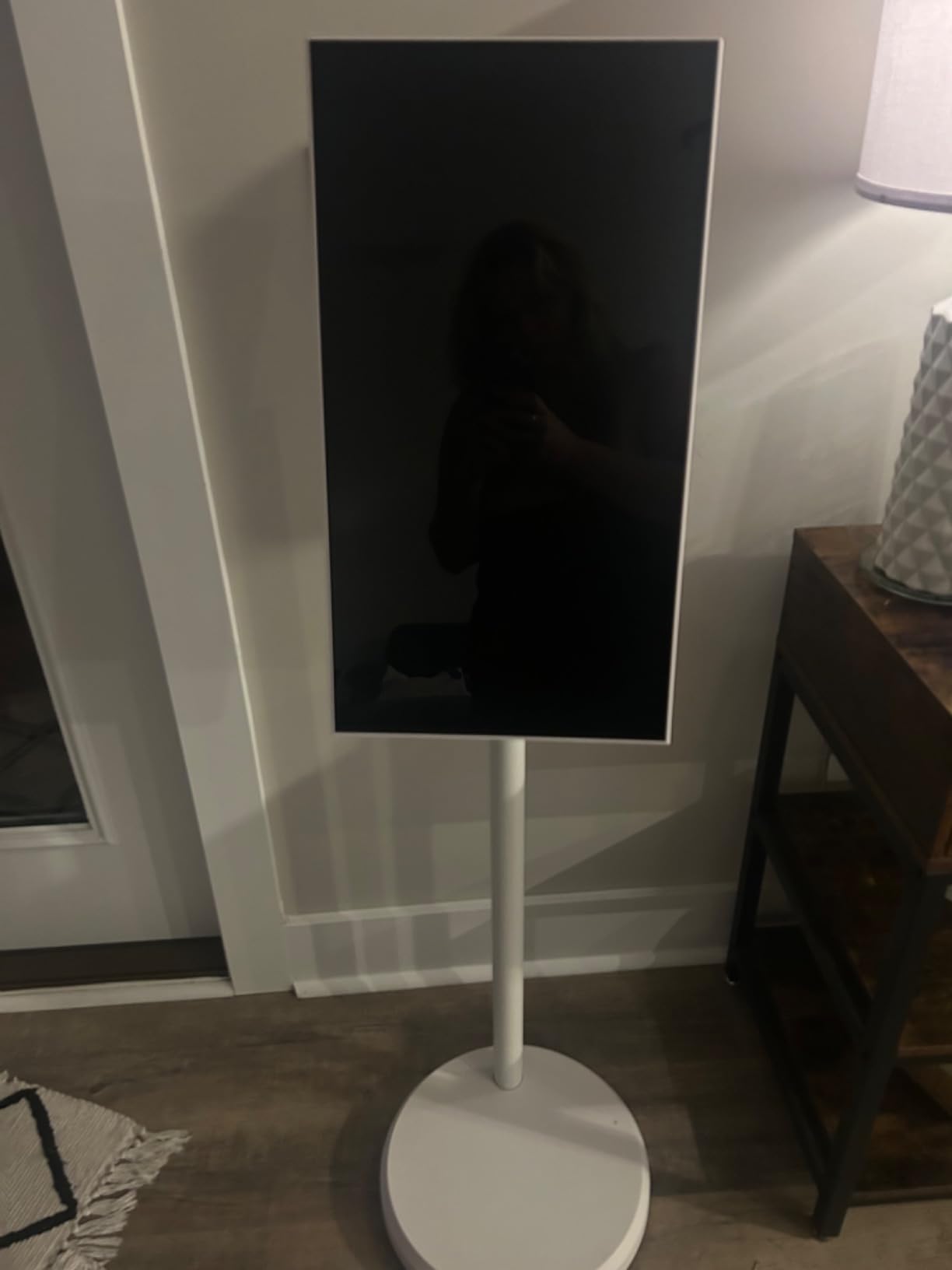 22-Inch Portable TV on Wheels, 1080p Portable Touch Screen Monitor, Android15, EDLA-Certified, Full Swivel Rotation, Smart Rolling TV Built-in 13MP Camera, Built-in Battery(6-8H), 6+128G customer photo 1