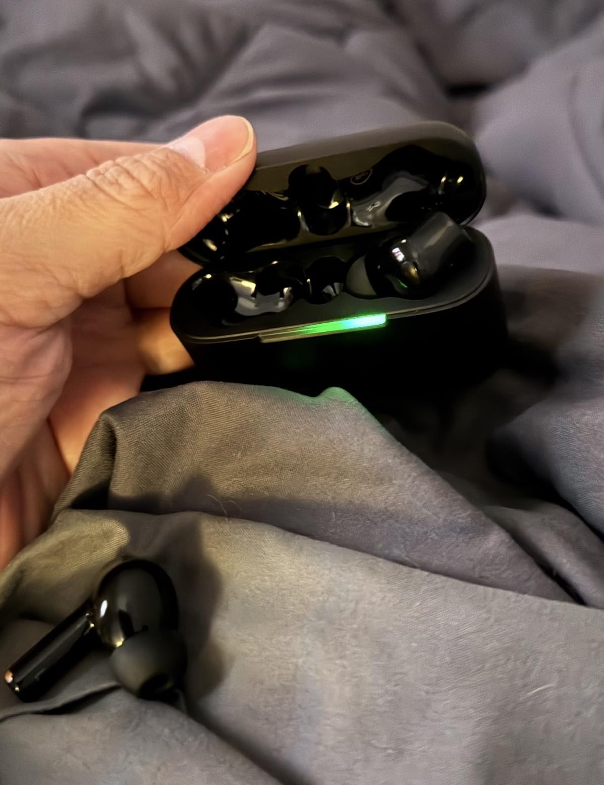 Razer Hammerhead V3 HyperSpeed Wireless Multi-Platform ANC Gaming Earbuds - 2.4GHz & Bluetooth 6.0, Up to 40 Hr Battery, THX Spatial Audio, for Smartphones, PC, Laptop, Tablet, PS5, Steam Deck - Black customer photo 1