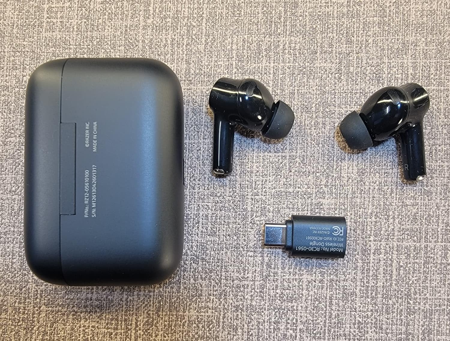 Razer Hammerhead V3 HyperSpeed Wireless Multi-Platform ANC Gaming Earbuds - 2.4GHz & Bluetooth 6.0, Up to 40 Hr Battery, THX Spatial Audio, for Smartphones, PC, Laptop, Tablet, PS5, Steam Deck - Black customer photo 2