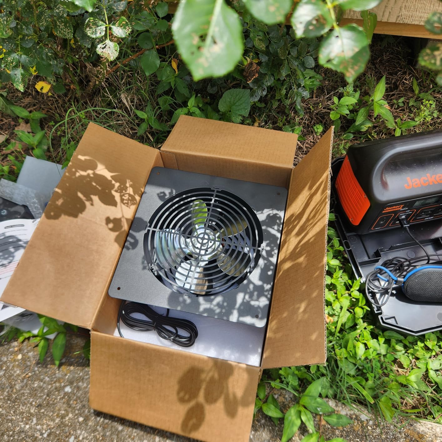 Solar Powered Fan with Battery Backup, 15W Monocrystalline Panel, 12V 4000mAh Control Box, Remote Control, 3 Modes, Adjustable Speed Ventilation Fan for Chicken Coop, Greenhouse, Shed, Attic customer photo 1