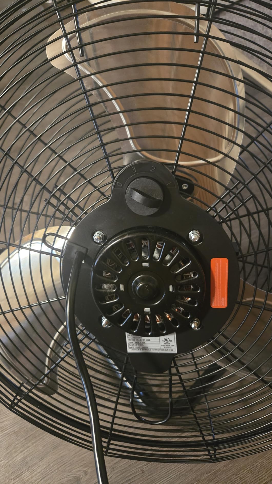 BILT HARD 20 Inch Heavy Duty Floor Fan - 4650 CFM High Velocity, 3-Speed with Wall-Mounting System, Industrial Shop Fan for Commercial, Garage, and Greenhouse customer photo 2