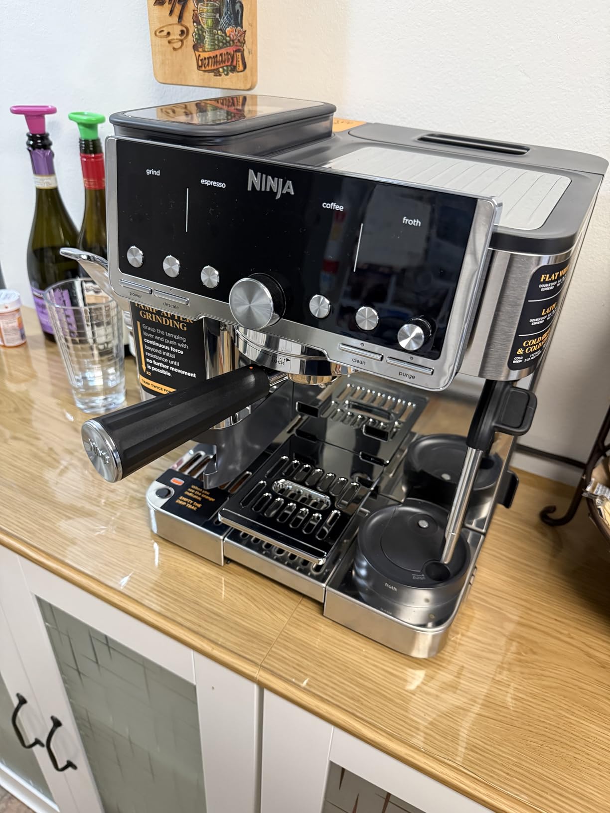 Ninja Luxe Café Pro designed by David Beckham, Espresso Machine, Drip Coffee, Cold Brew, Hot Water, Integrated Tamper, Built-in Grinder, Hands-Free Frother for Lattes & More, Black/Gold, ES771BK customer photo 2