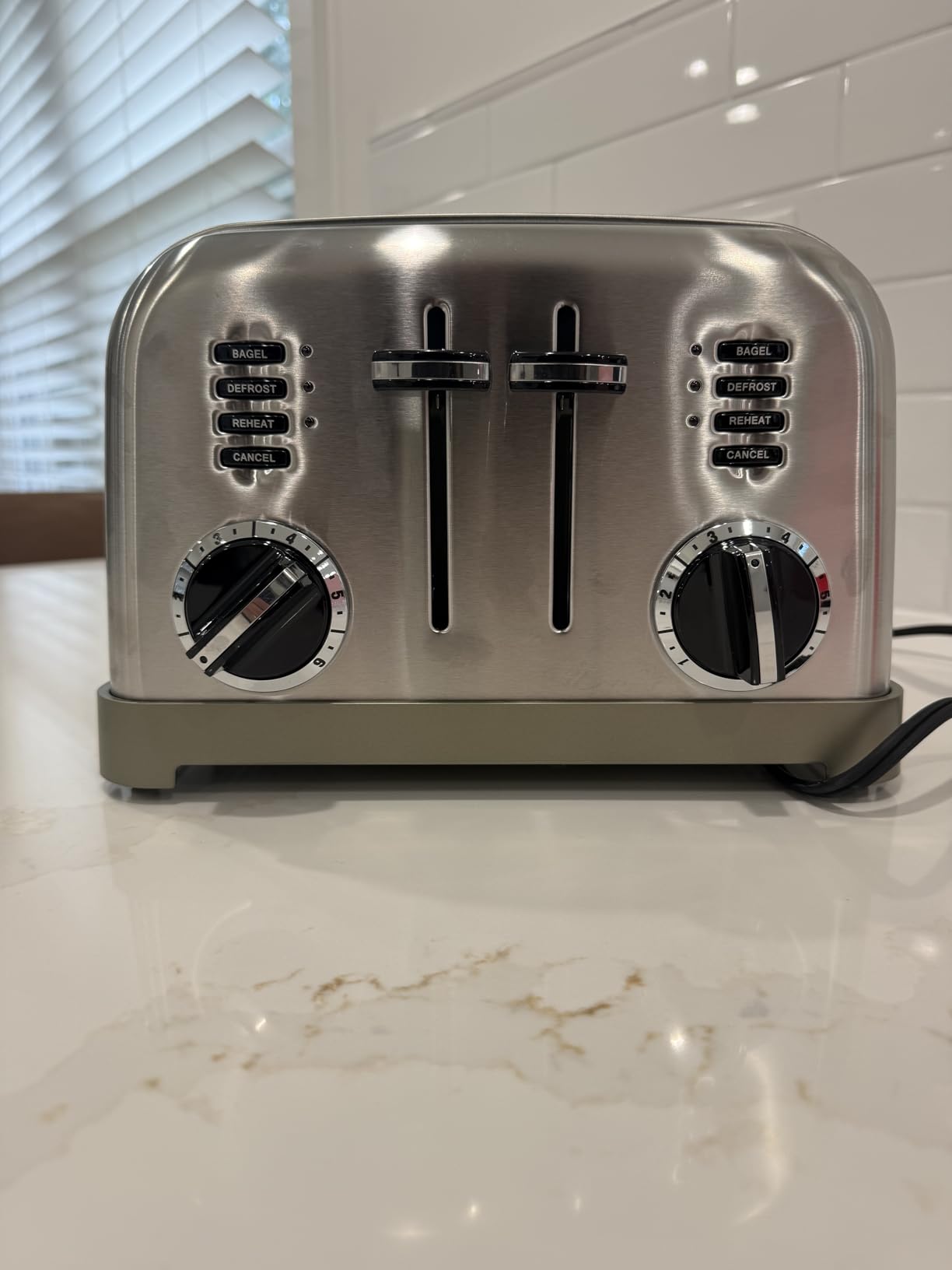 Cuisinart 4-Slice Toaster, Extra-Wide Slots, Stainless Steel (CPT-180P1) customer photo 1