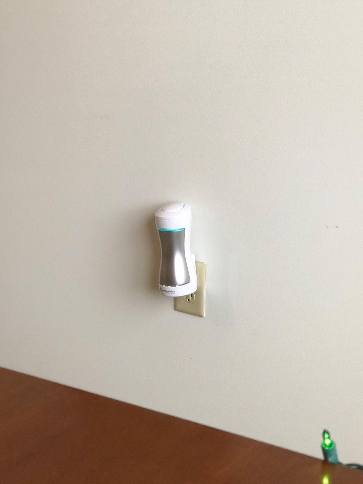 GermGuardian GG1000 Small Air Purifier, Pluggable UVC Air Sanitizer, Room Deodorizer, Kills Germs, Freshens Air, Reduces Odors from Pets, Mold, Smoking, Cooking, Laundry, Germ Guardian Air Purifier customer photo 1