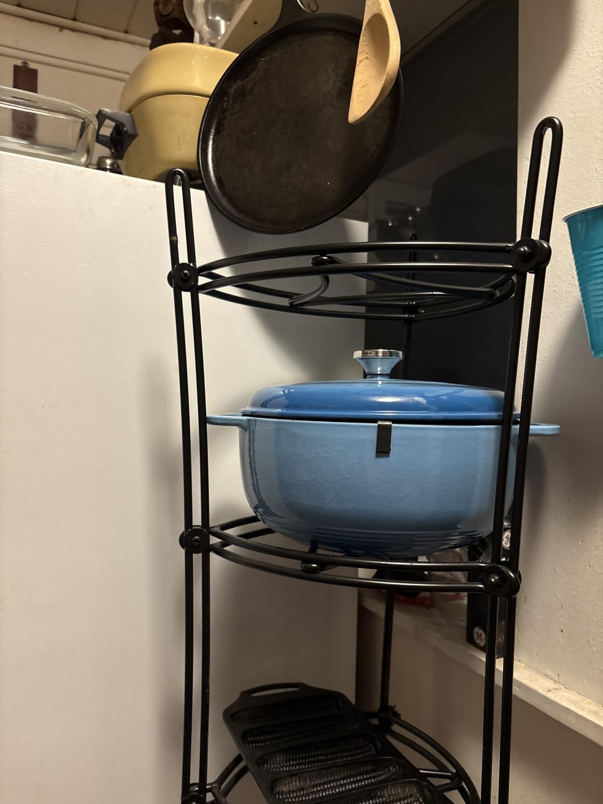 Lodge Essential Enamel Cast Iron Dutch Oven 6 Quarts - Caribbean Blue customer photo 2