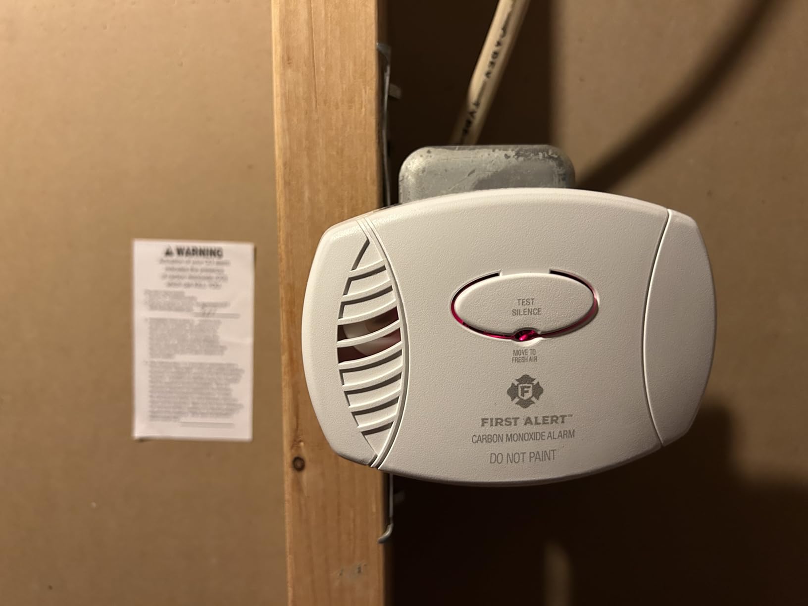 FIRST ALERT CO605 Plug-in Carbon Monoxide Detector with Battery Backup, White customer photo 1