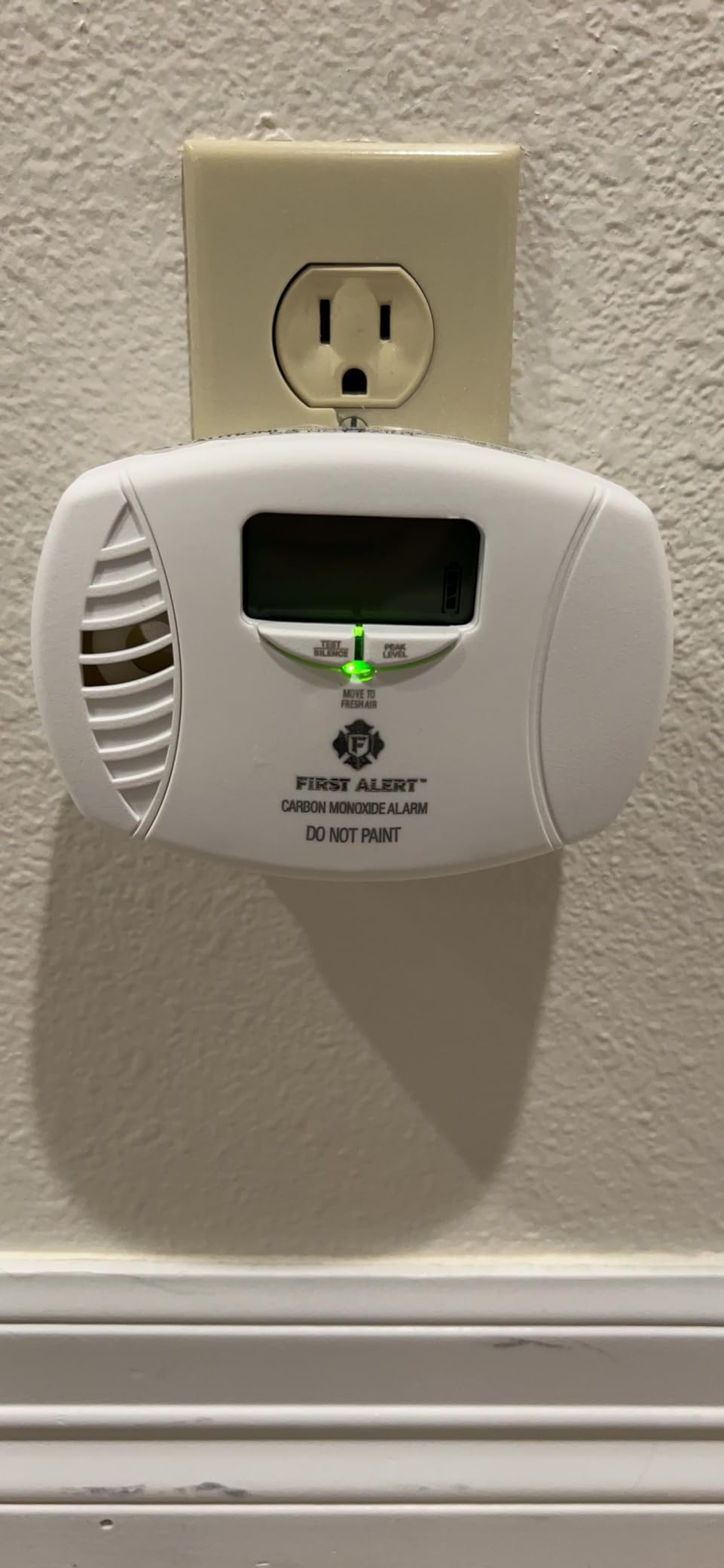 First Alert Plug in Carbon Monoxide Alarm with Digital Display customer photo 1